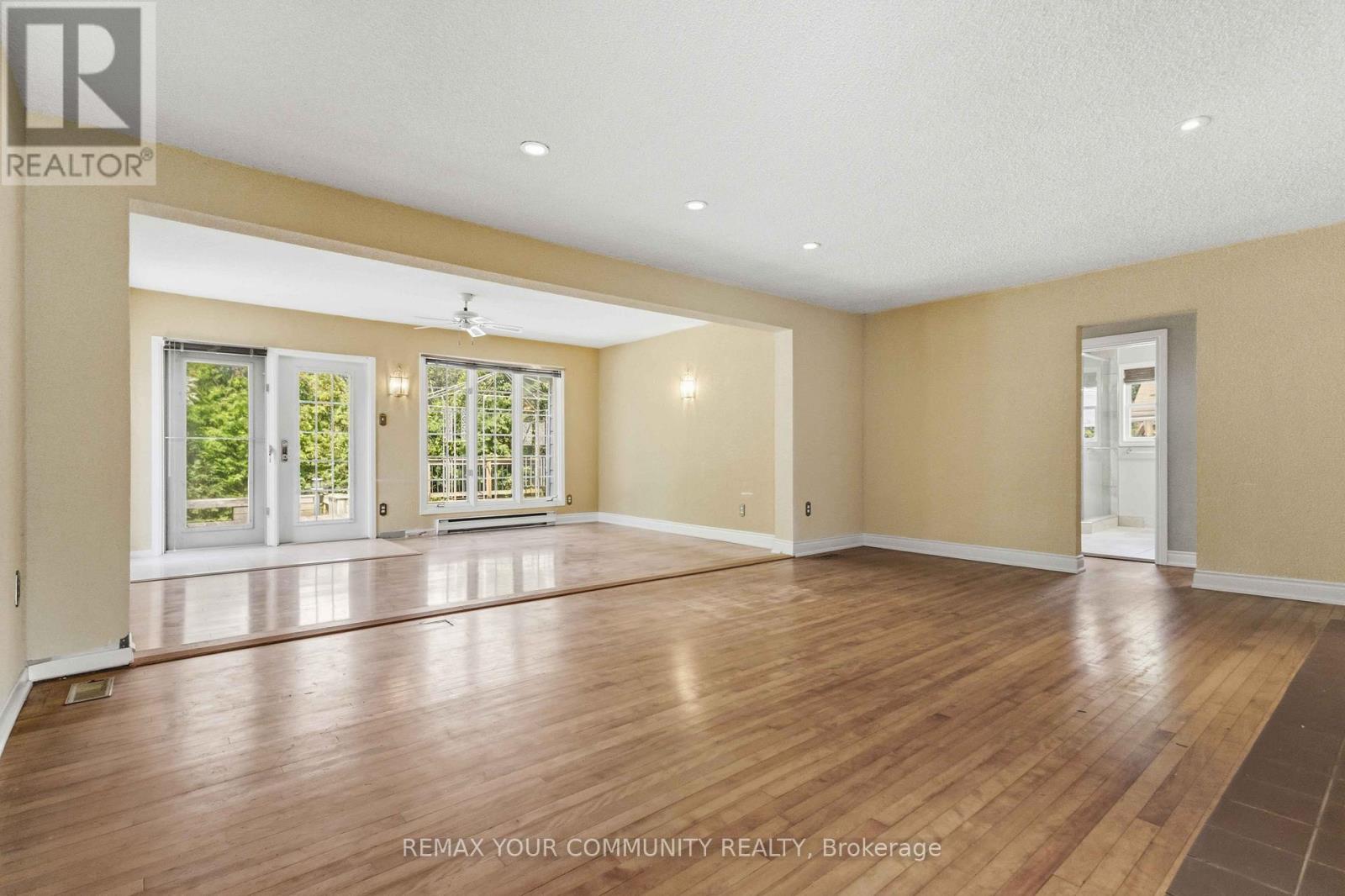 314 The Queensway S, Georgina, Ontario L4P 2B7 - Photo 13 - N13512060