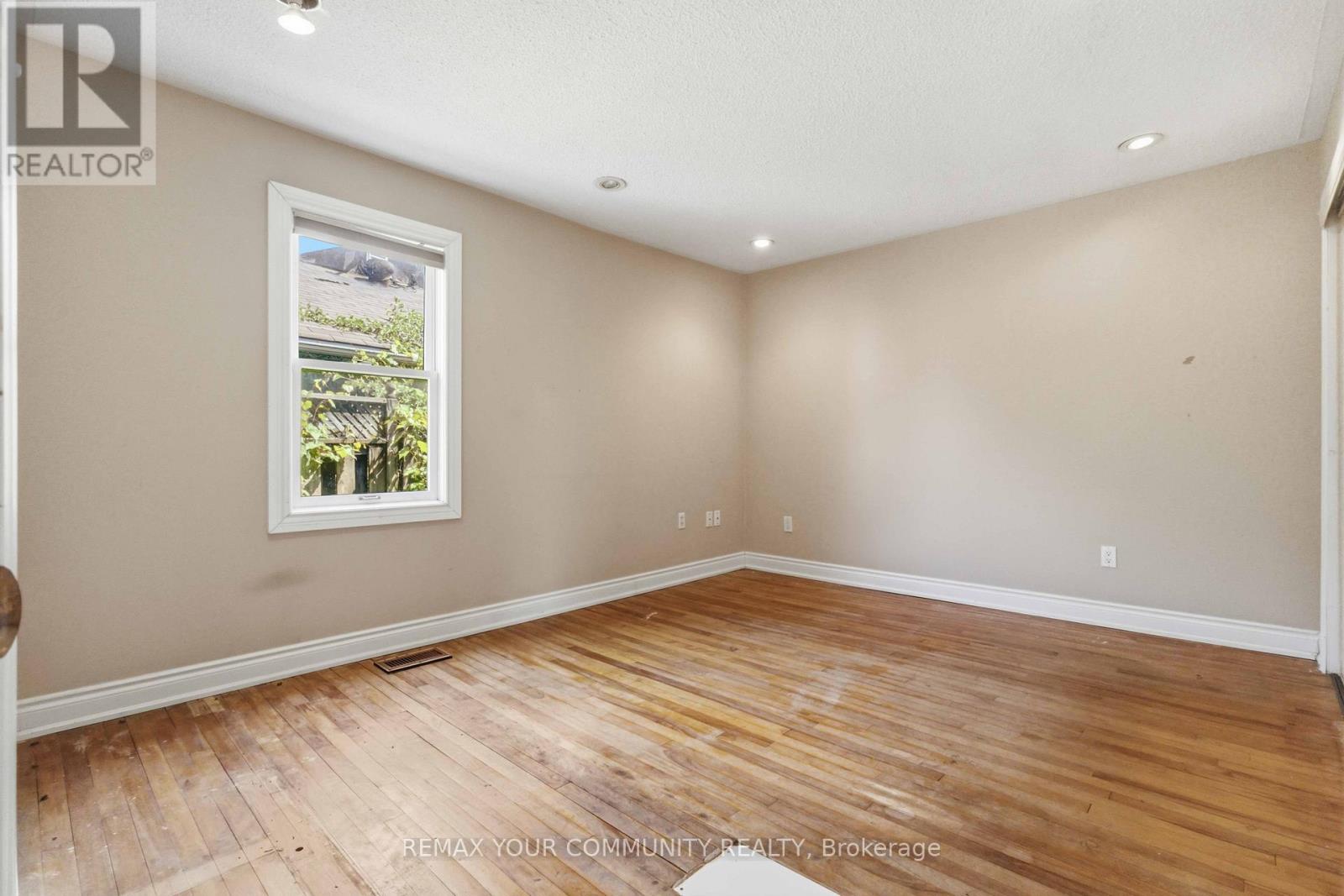 314 The Queensway S, Georgina, Ontario L4P 2B7 - Photo 17 - N13512060