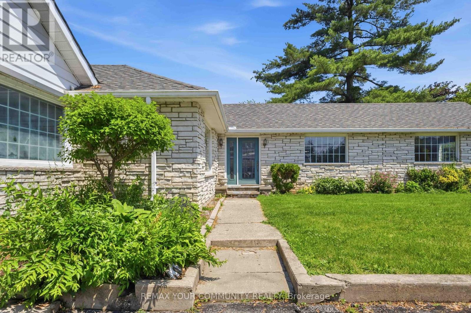 314 The Queensway S, Georgina, Ontario L4P 2B7 - Photo 4 - N13512060