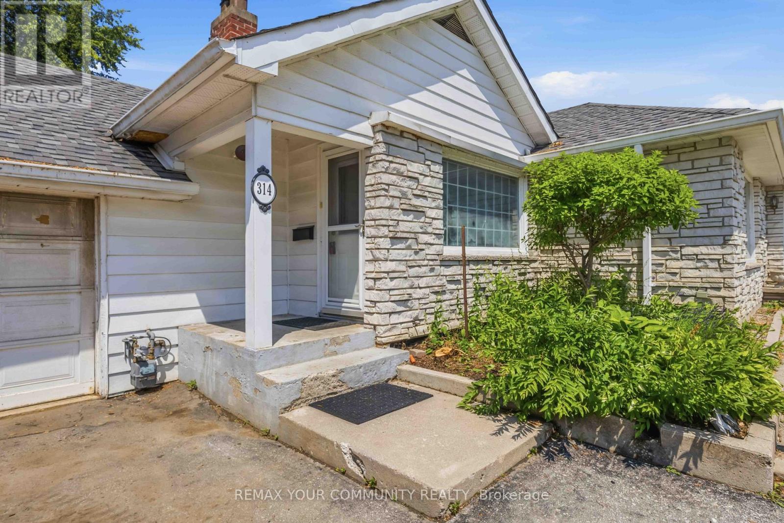 314 The Queensway S, Georgina, Ontario L4P 2B7 - Photo 5 - N13512060