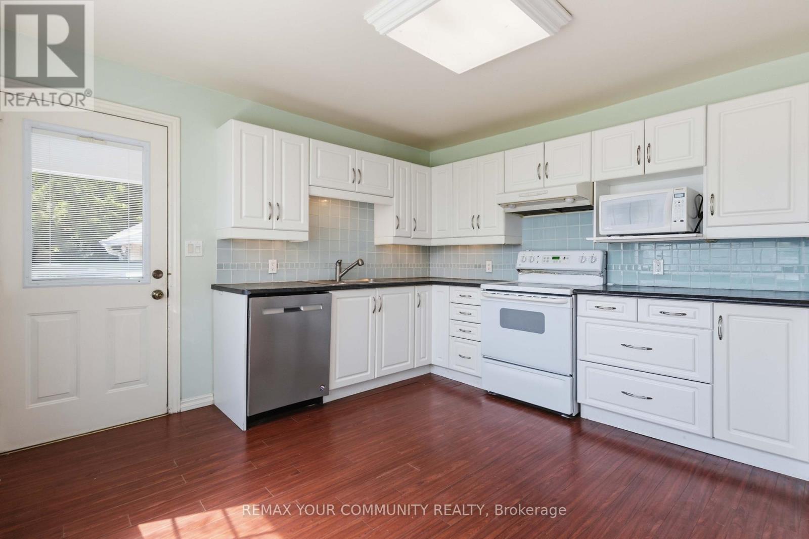 314 The Queensway S, Georgina, Ontario L4P 2B7 - Photo 8 - N13512060