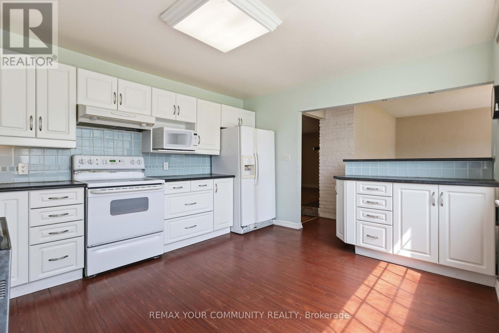 314 The Queensway S, Georgina, Ontario L4P 2B7 - Photo 9 - N13512060