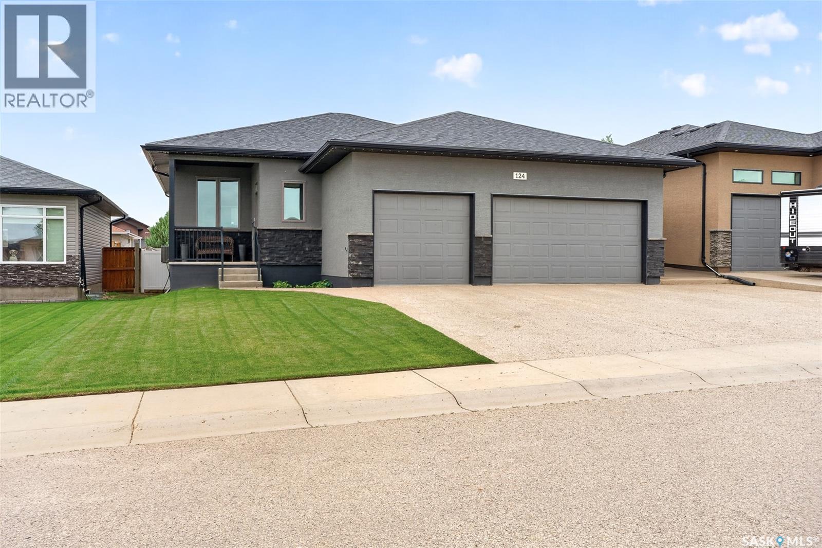 124 Everton Crescent, Moose Jaw, Saskatchewan  S6K 0A3 - Photo 2 - SK041216