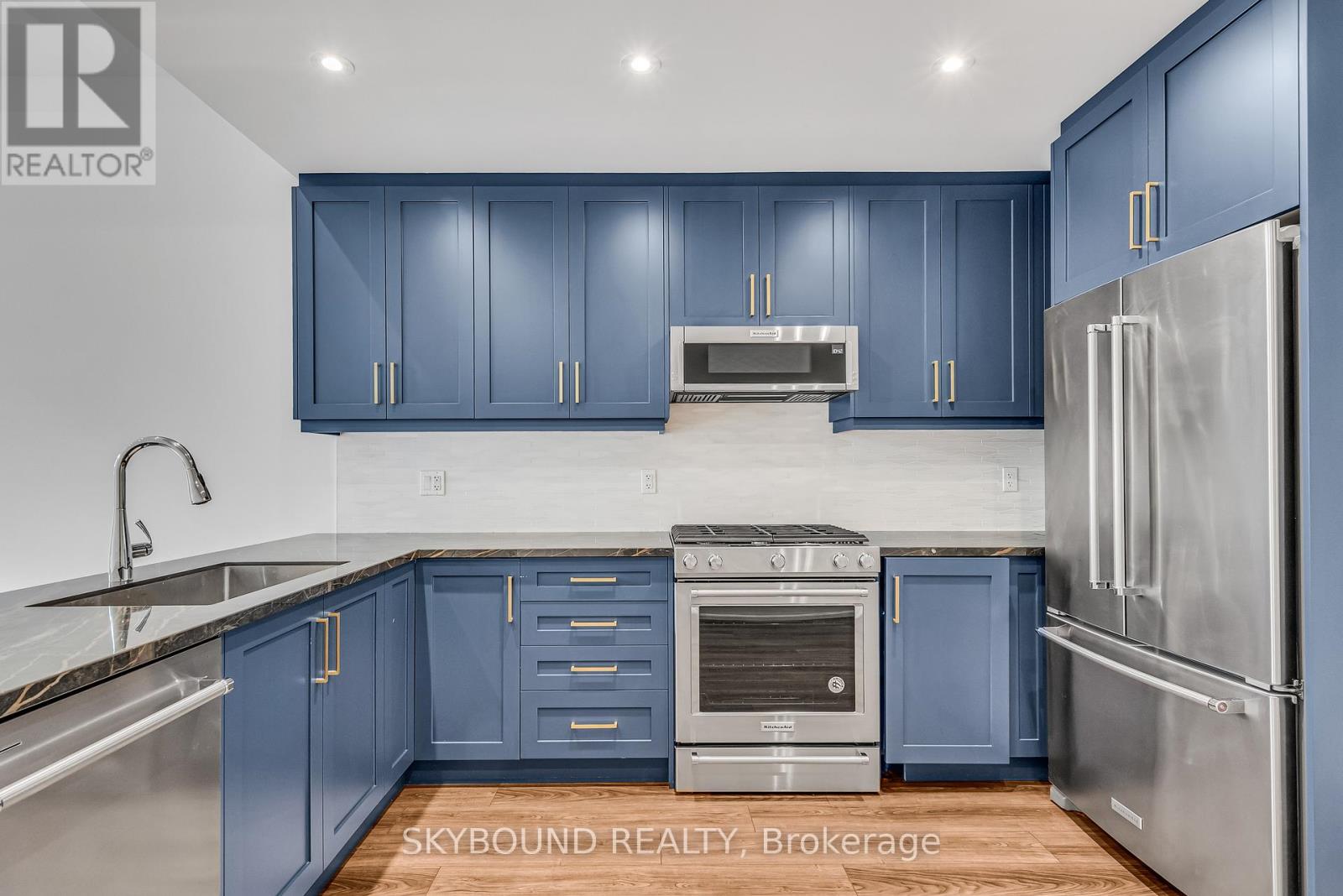 B - 323 Mortimer Avenue, Toronto, Ontario  M4J 2C9 - Photo 3 - E13506036