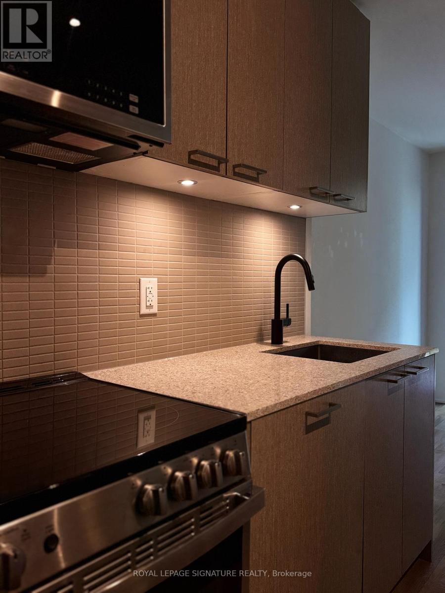 307 - 1808 St. Clair Avenue W, Toronto, Ontario M6N 1J5 - Photo 3 - W13511732