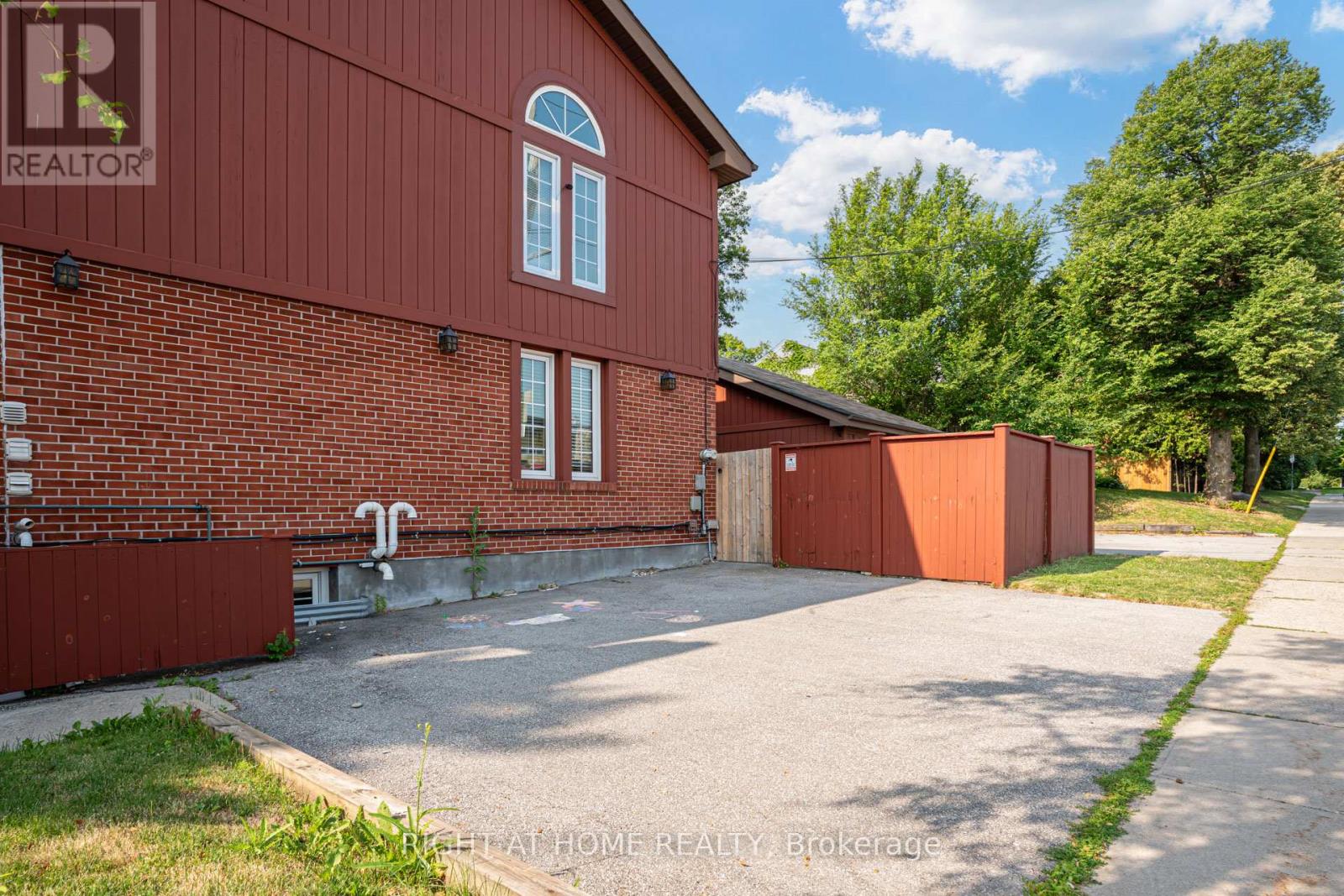 1 Rathburn Road, Toronto, Ontario M9A 3L5 - Photo 7 - W13511768