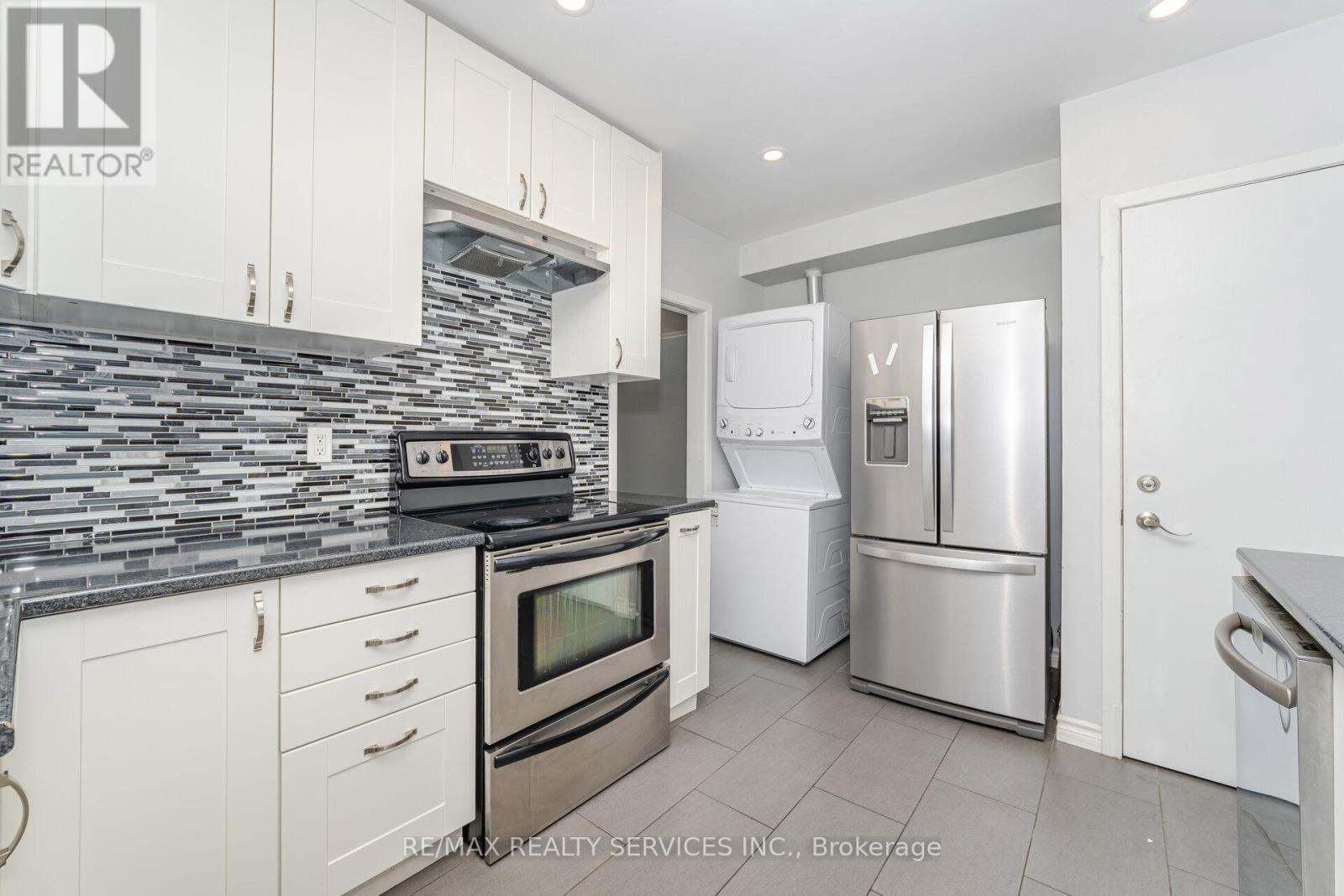 61 Avondale Boulevard, Brampton, Ontario  L6T 1H1 - Photo 11 - W13511818