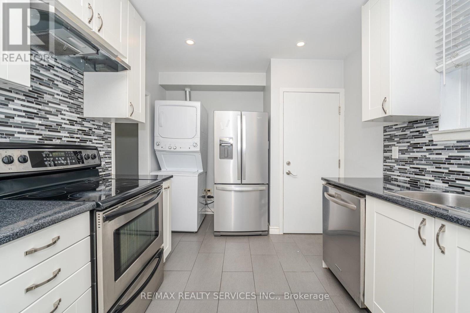 61 Avondale Boulevard, Brampton, Ontario  L6T 1H1 - Photo 12 - W13511818