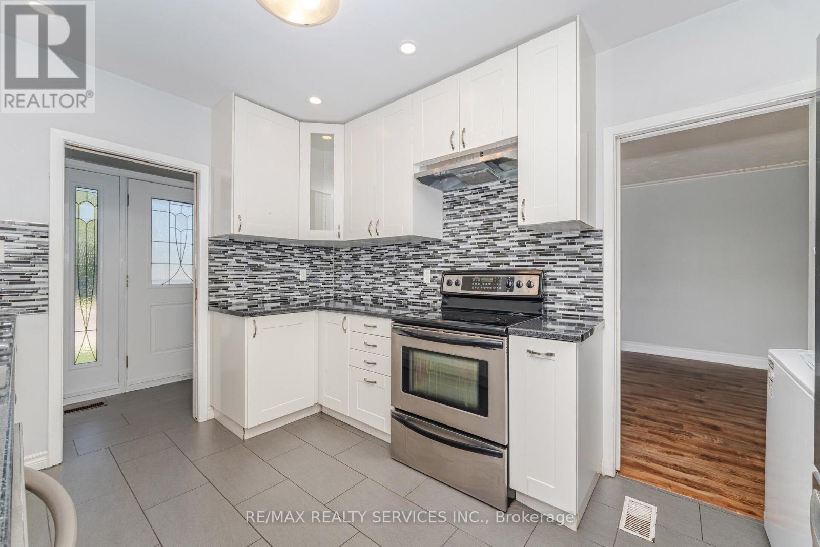 61 Avondale Boulevard, Brampton, Ontario  L6T 1H1 - Photo 14 - W13511818