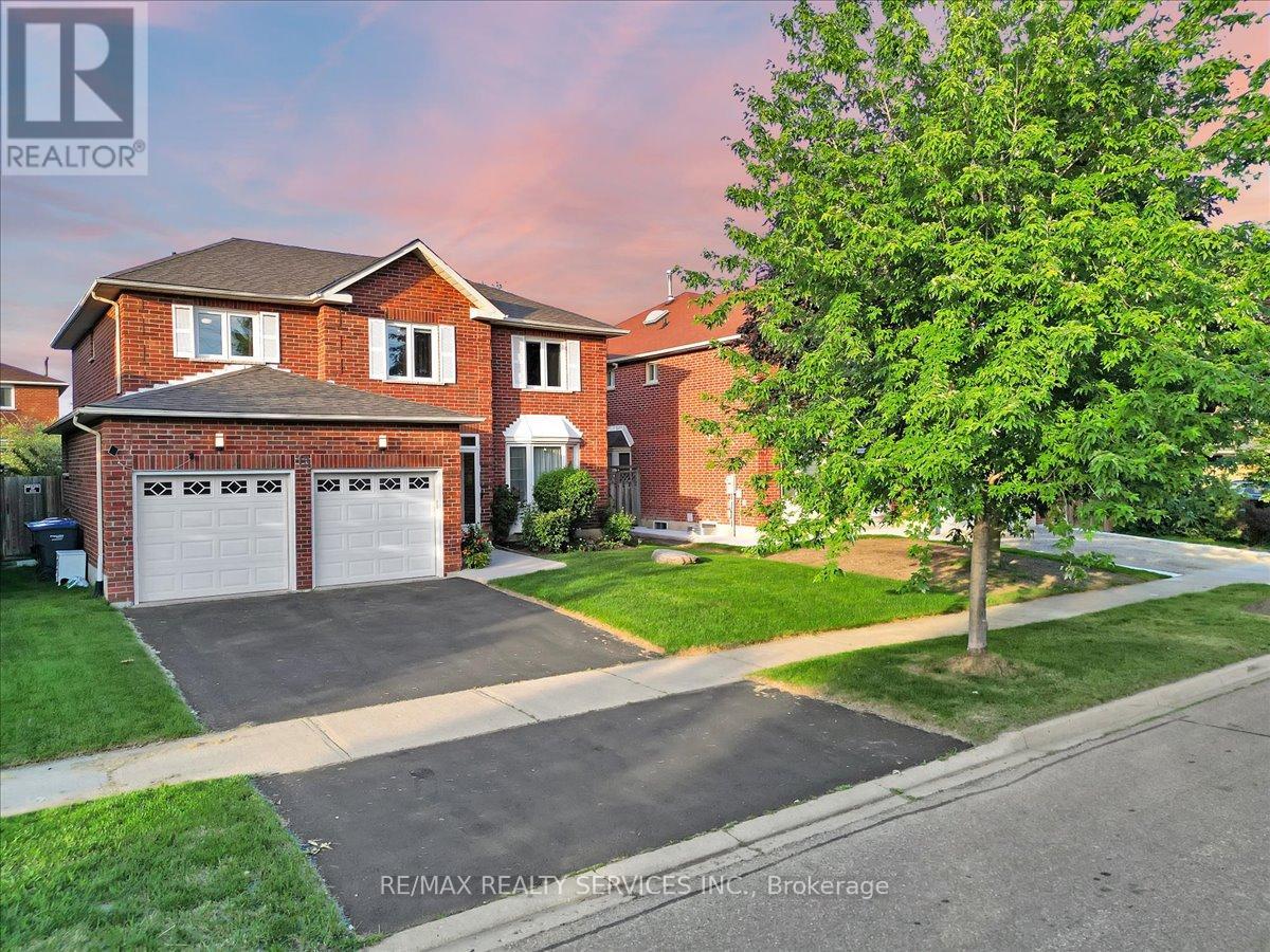 13 CORKETT DRIVE, Brampton, Ontario