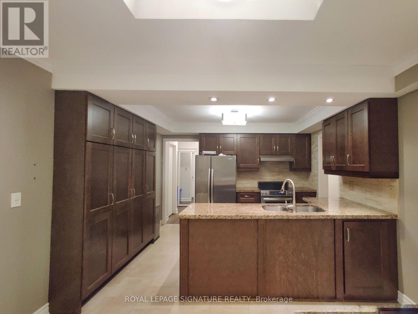 Upper - 2966 Caradoc Lane, Oakville, Ontario  L6J 6V6 - Photo 11 - W13512074