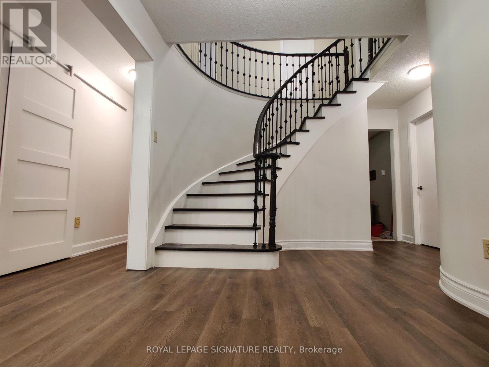 Upper - 2966 Caradoc Lane, Oakville, Ontario  L6J 6V6 - Photo 3 - W13512074