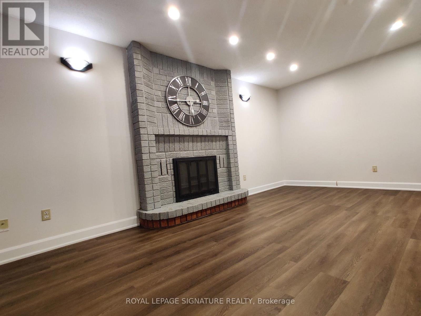 UPPER - 2966 CARADOC LANE
