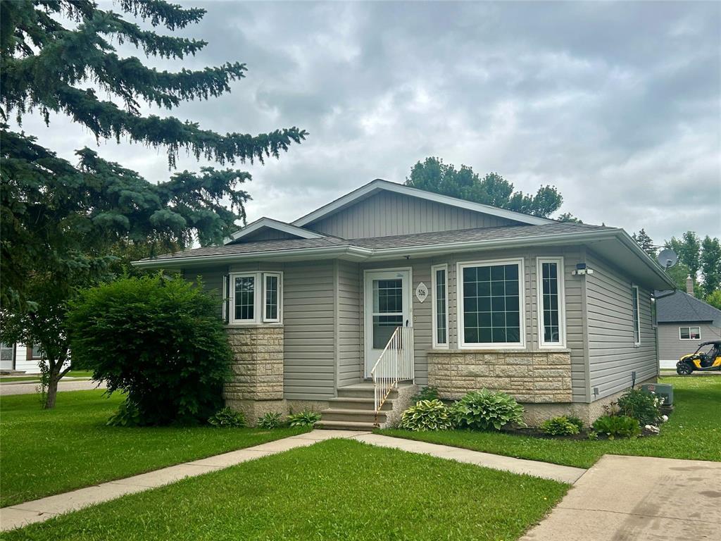 526 Second Avenue, Carberry, Manitoba  R0K 0H0 - Photo 0 - 202615212