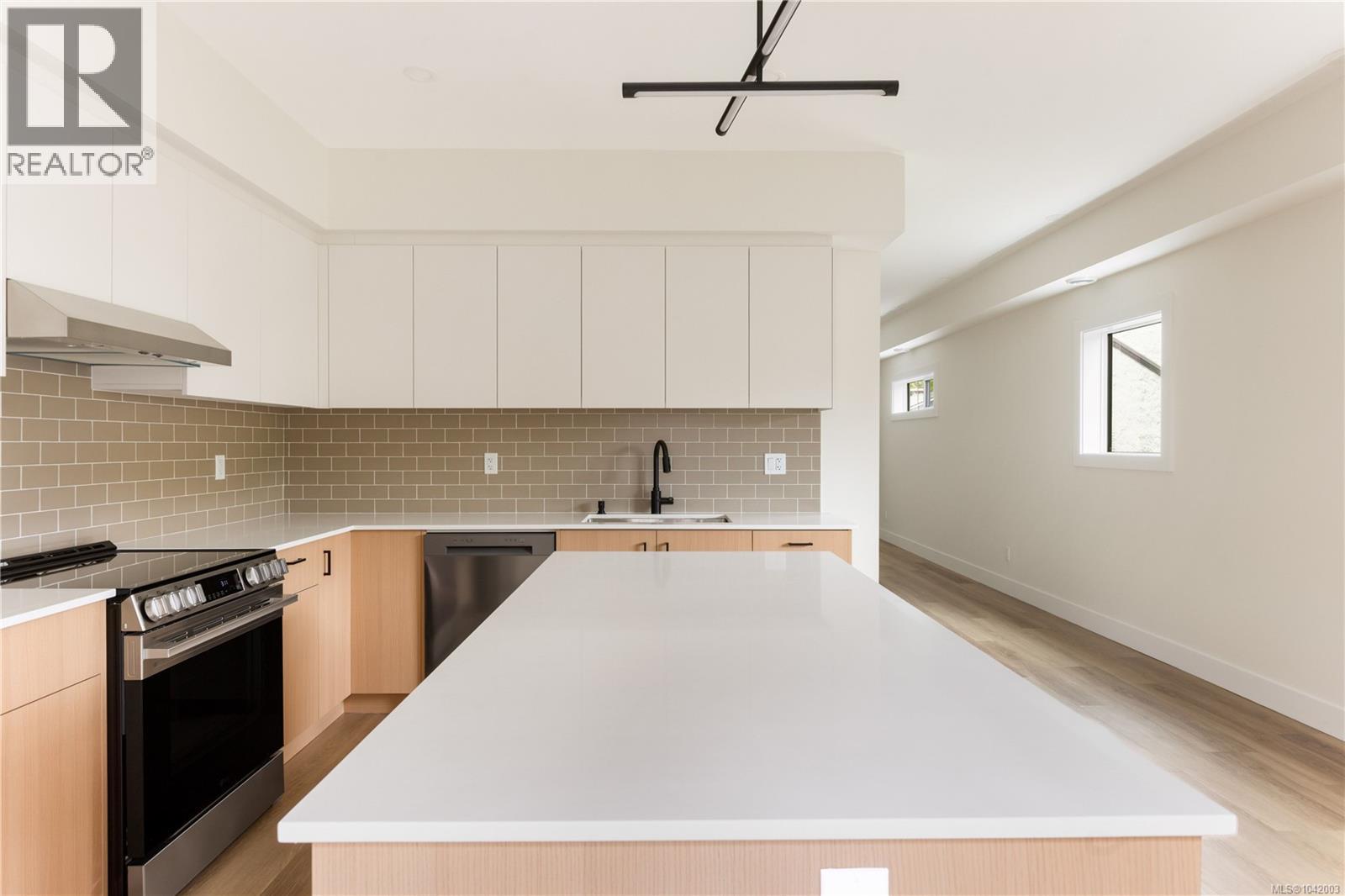 3 913 Dale St, Saanich, British Columbia  V8X 2V9 - Photo 13 - 1042003