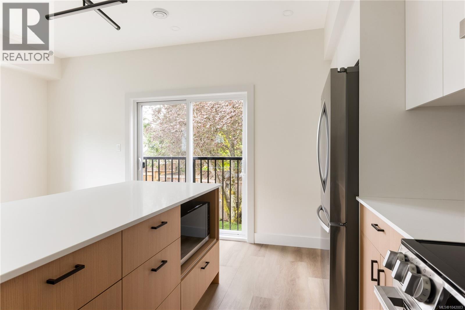 3 913 Dale St, Saanich, British Columbia  V8X 2V9 - Photo 14 - 1042003