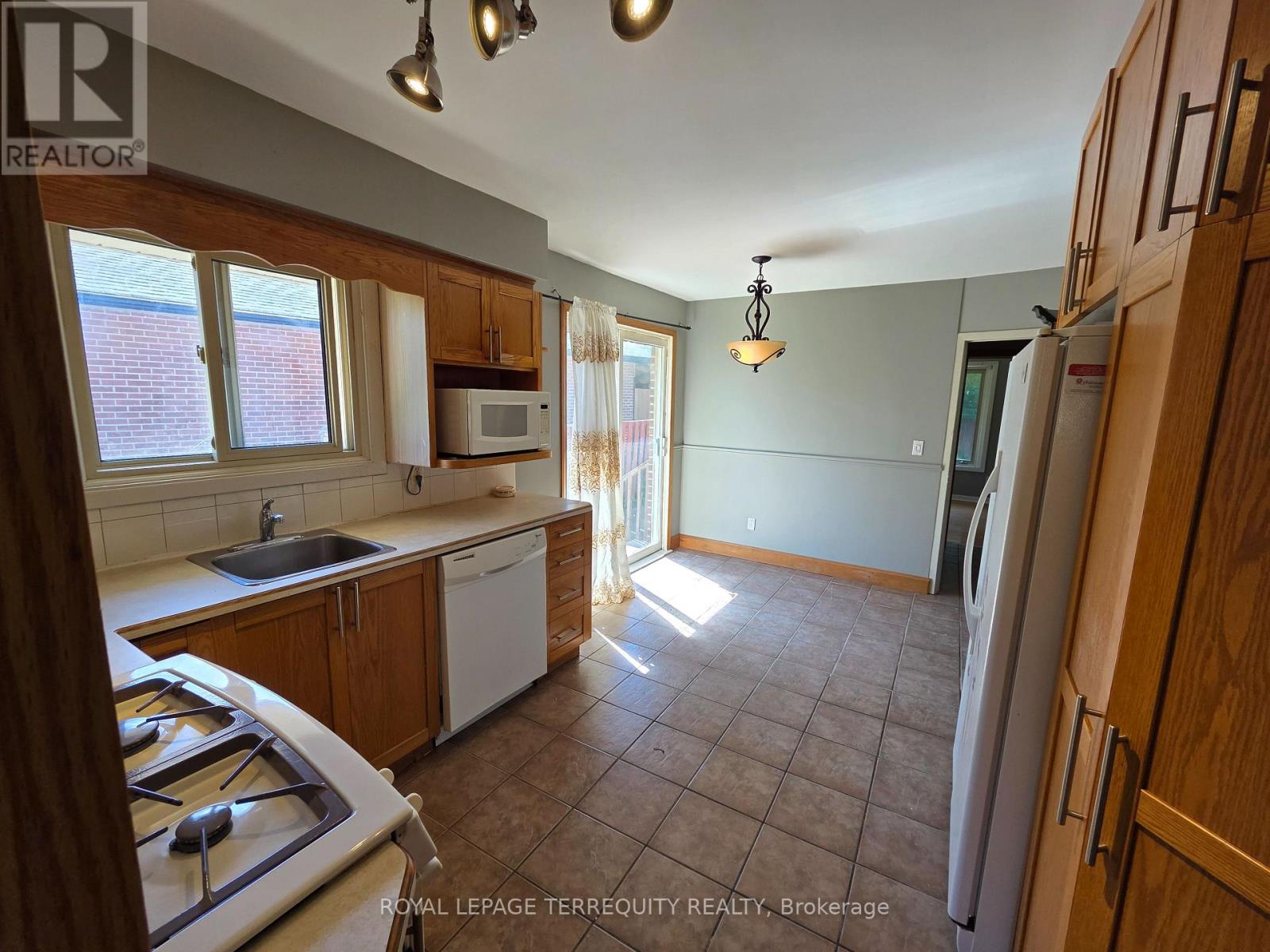 Main - 319 Hillcroft Street, Oshawa, Ontario  L1G 2M1 - Photo 4 - E13454852