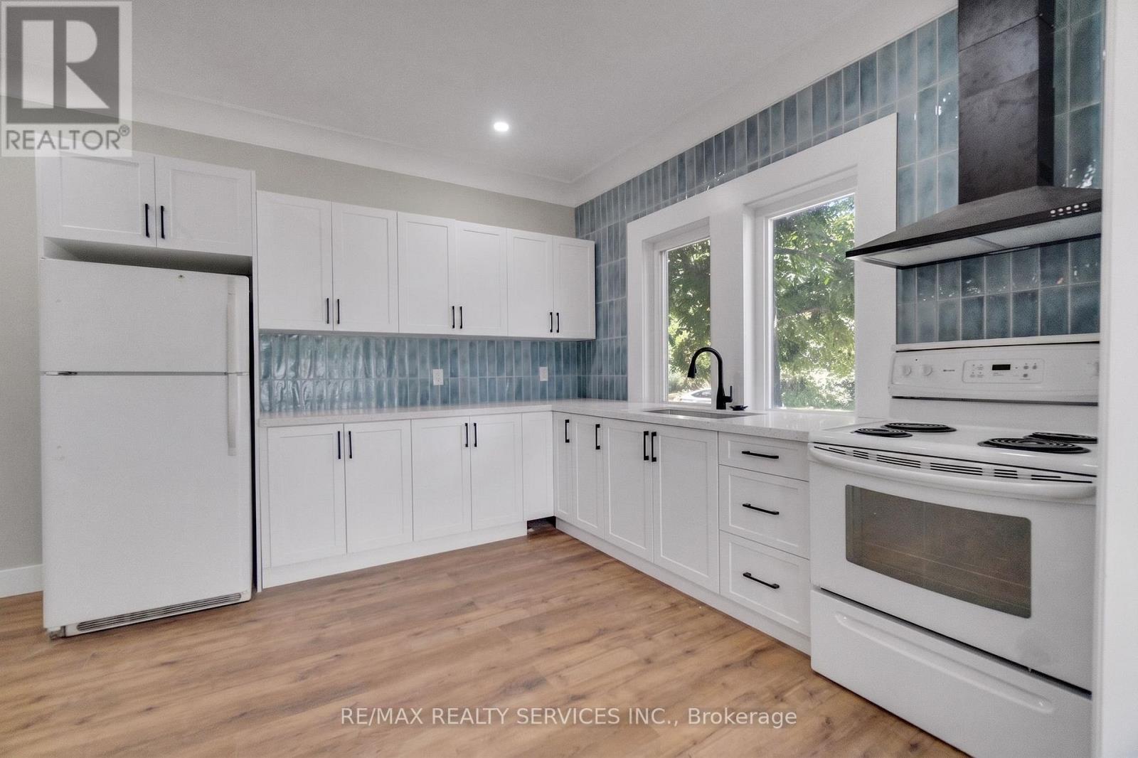 2 - 939 Beach Boulevard, Hamilton, Ontario  L8H 6Z7 - Photo 8 - X13491870