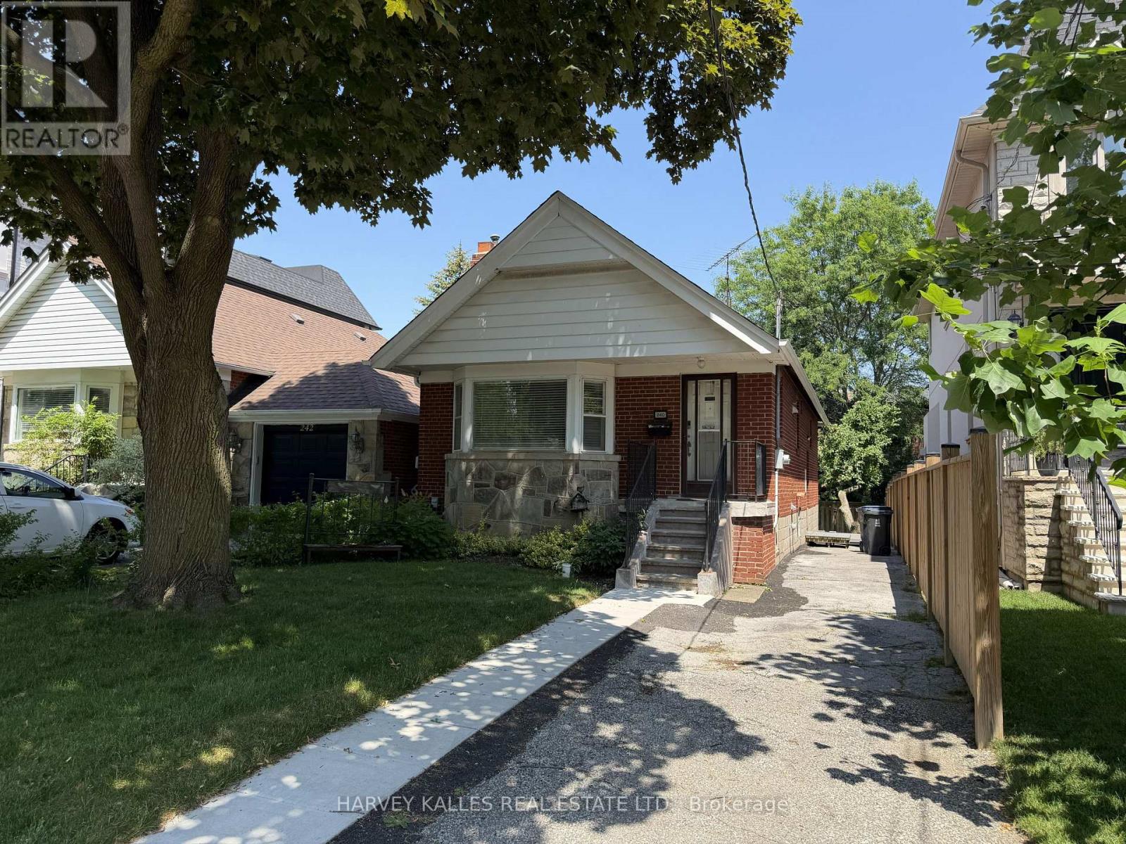 240 Joicey Boulevard, Toronto, Ontario  M5M 2V7 - Photo 1 - C13512354