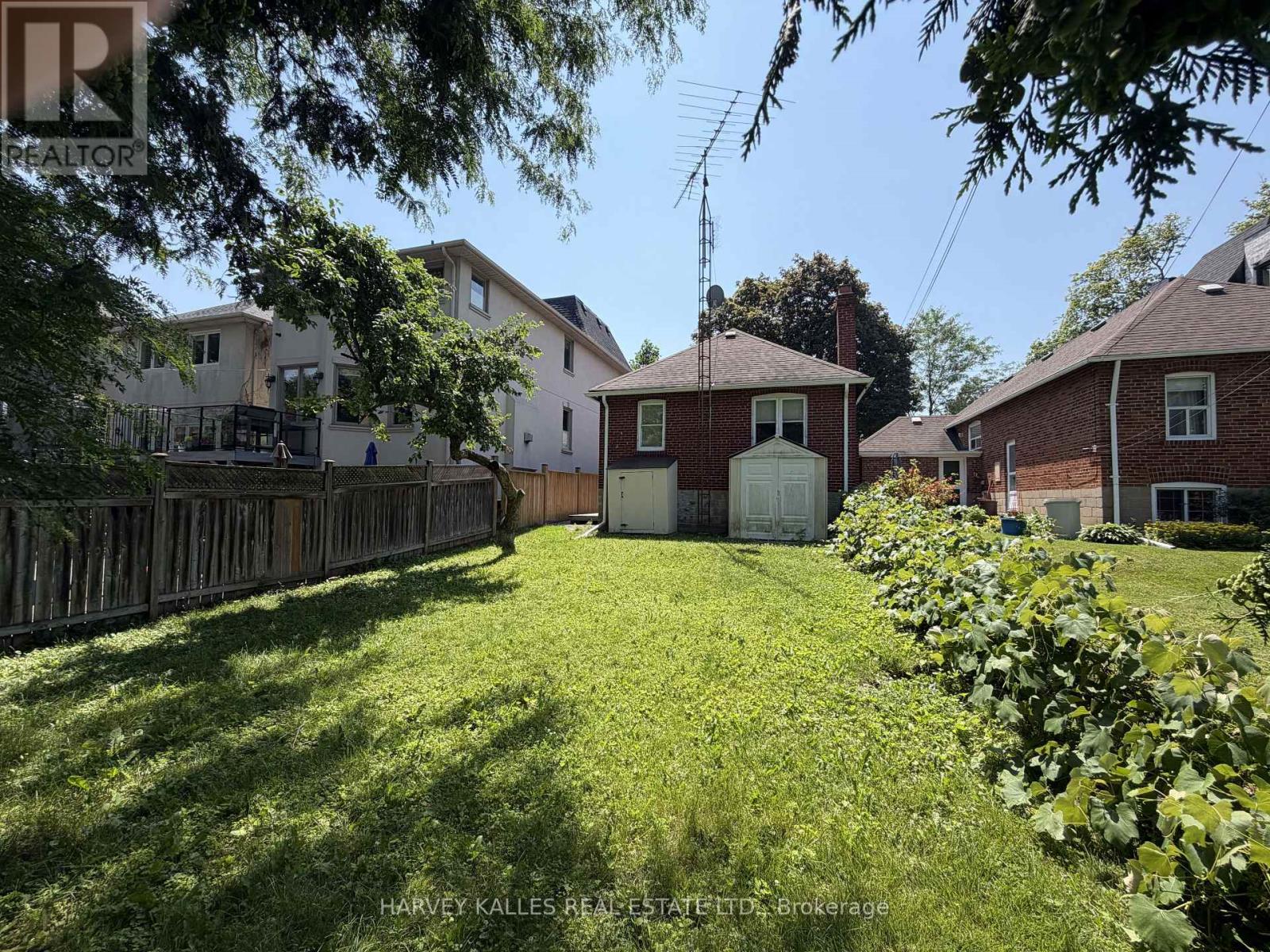 240 Joicey Boulevard, Toronto, Ontario  M5M 2V7 - Photo 14 - C13512354