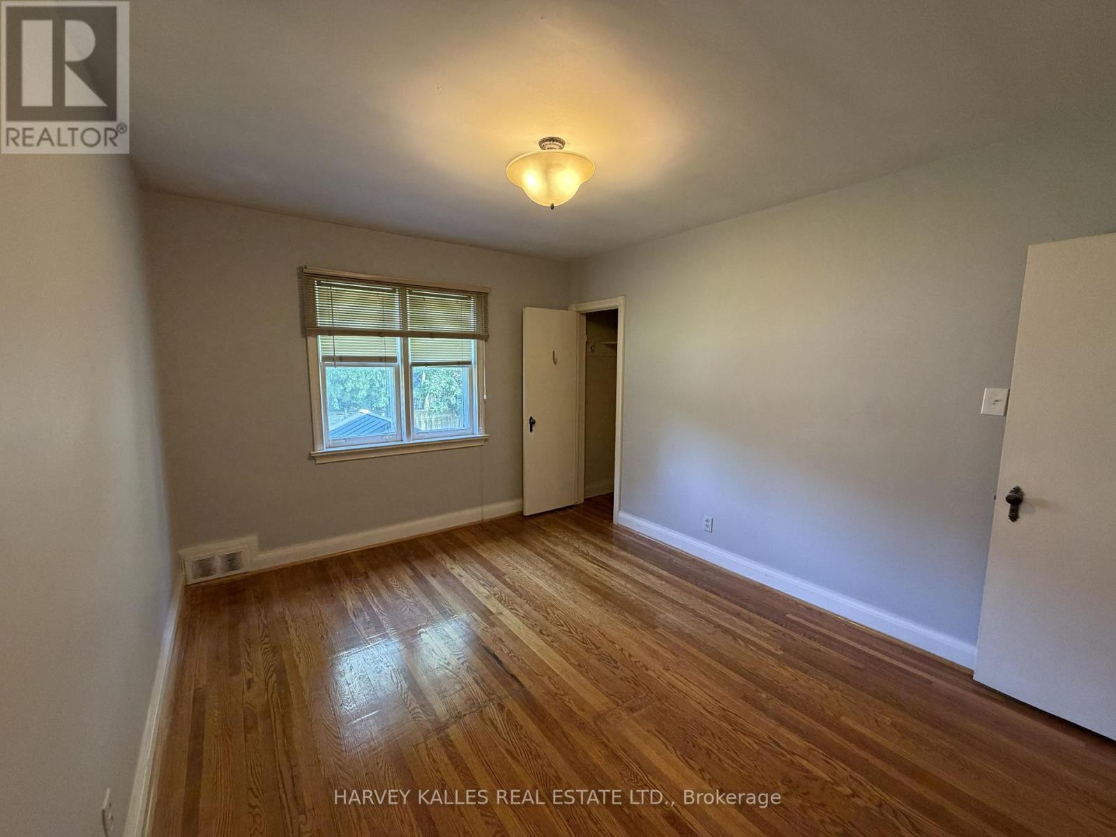240 Joicey Boulevard, Toronto, Ontario  M5M 2V7 - Photo 8 - C13512354