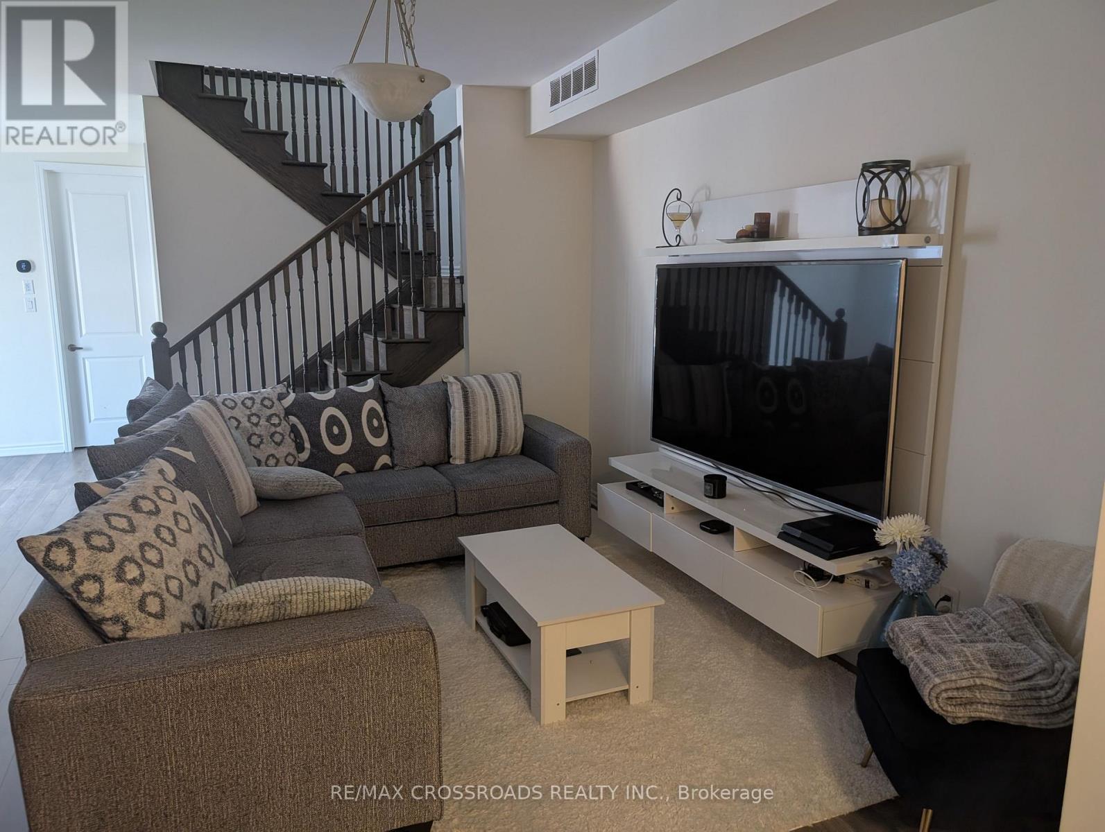 207 - 1148 Dragonfly Avenue, Pickering, Ontario  L1X 0H5 - Photo 2 - E13512176