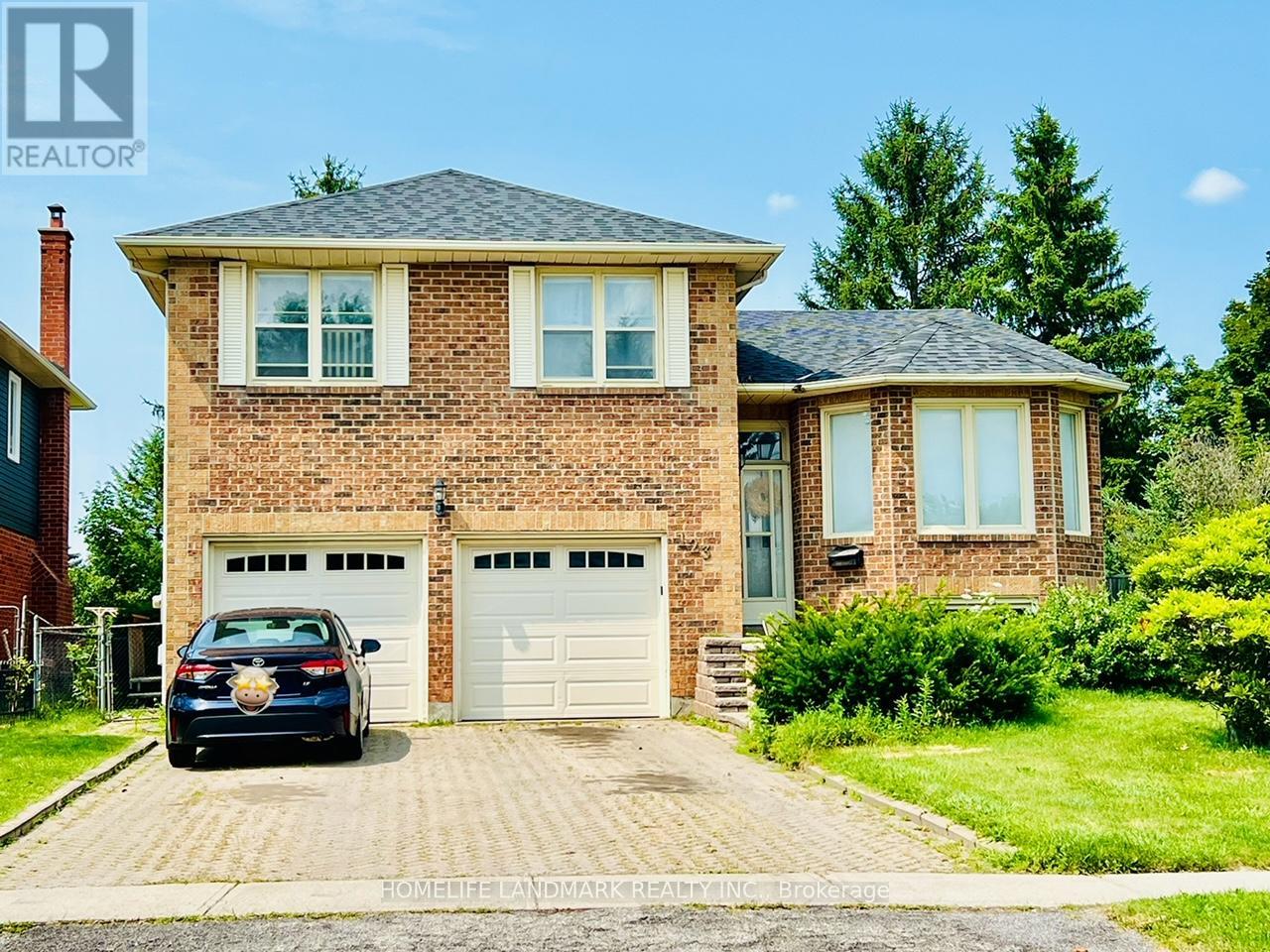 123 CROSSLAND GATE, Newmarket, Ontario