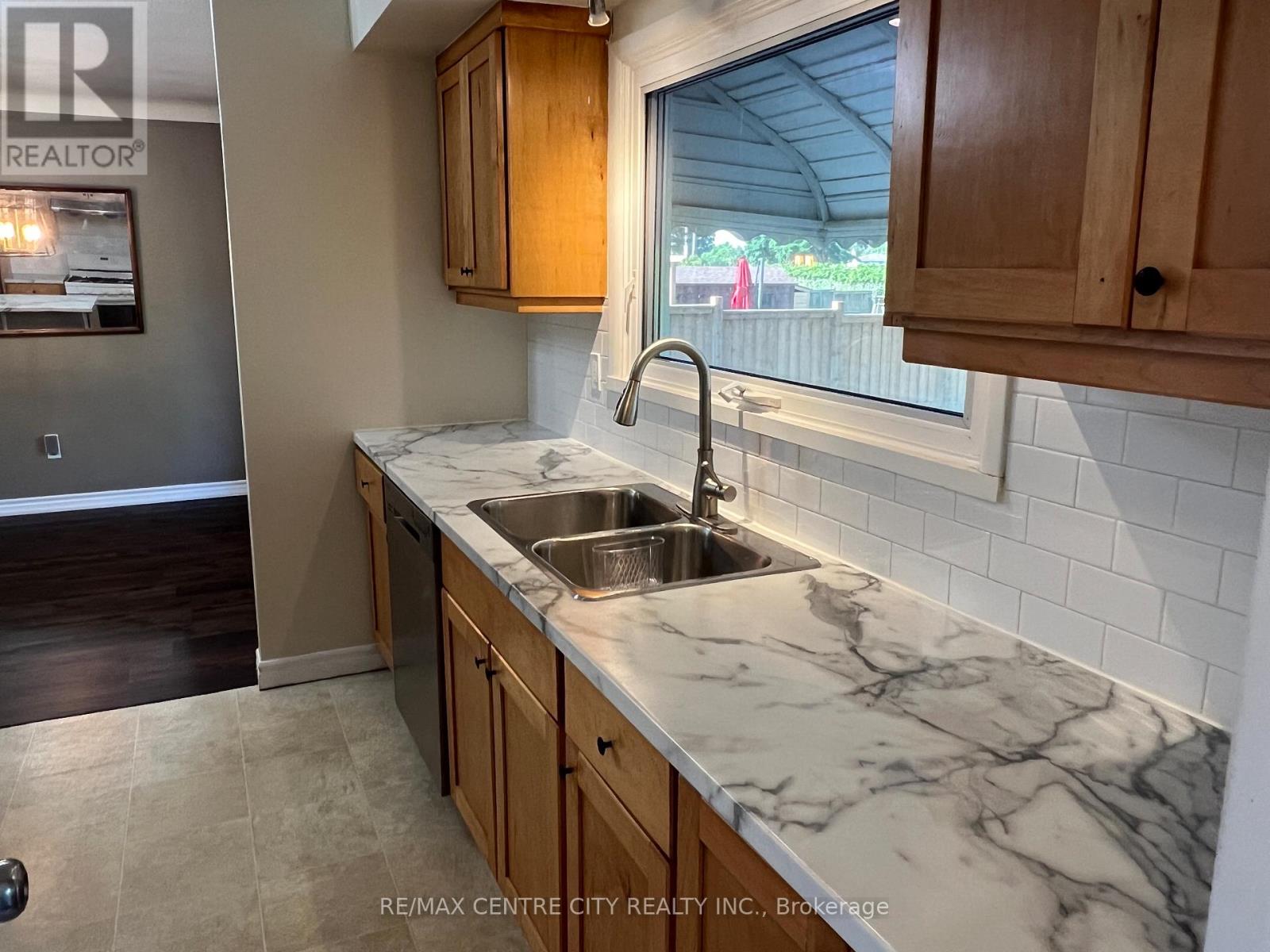 74 Brentwood Crescent, London North, Ontario  N6G 1X2 - Photo 12 - X13512526