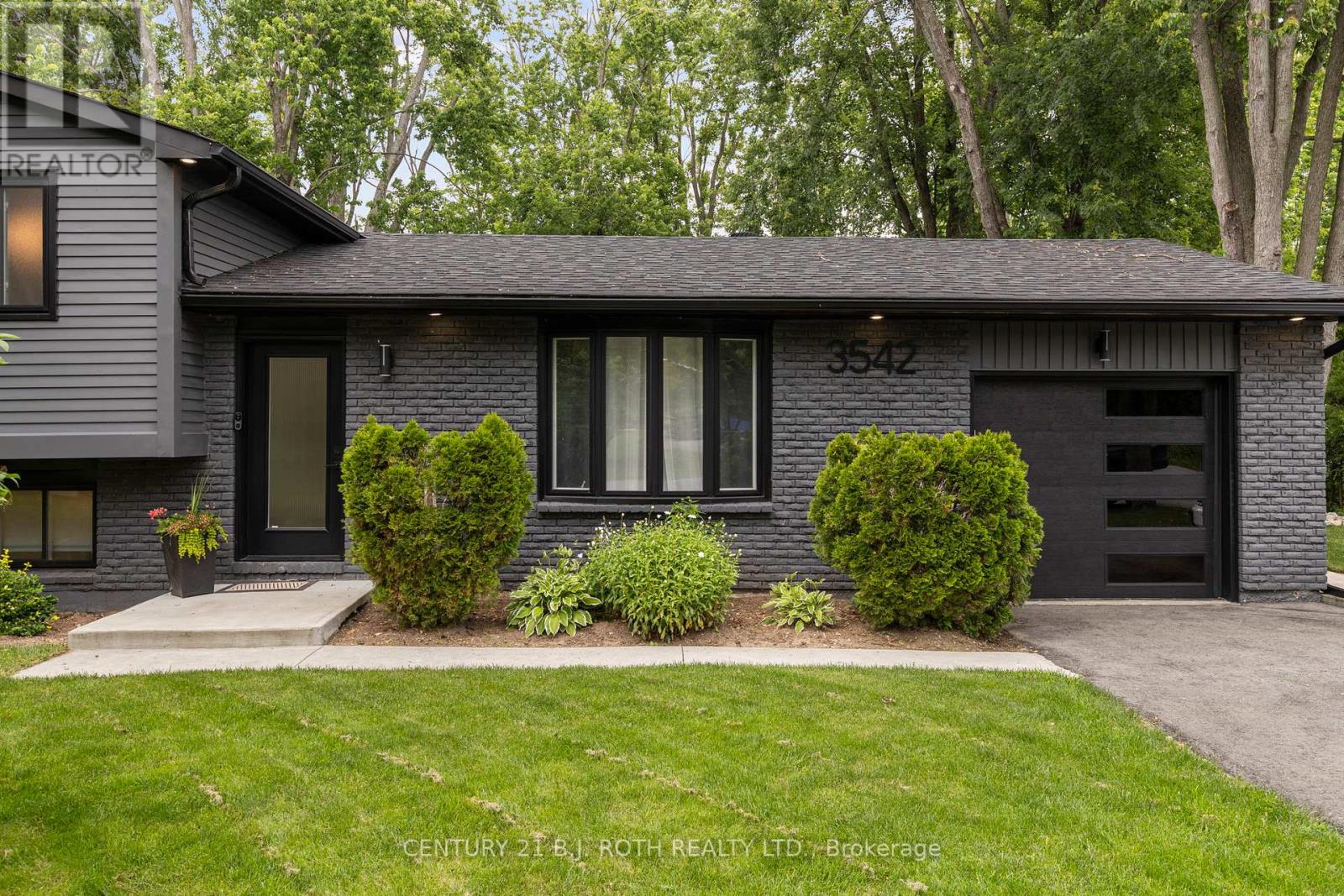 3542 Shadow Creek Road, Severn (West Shore), Ontario  L3V 0V8 - Photo 2 - S13512226