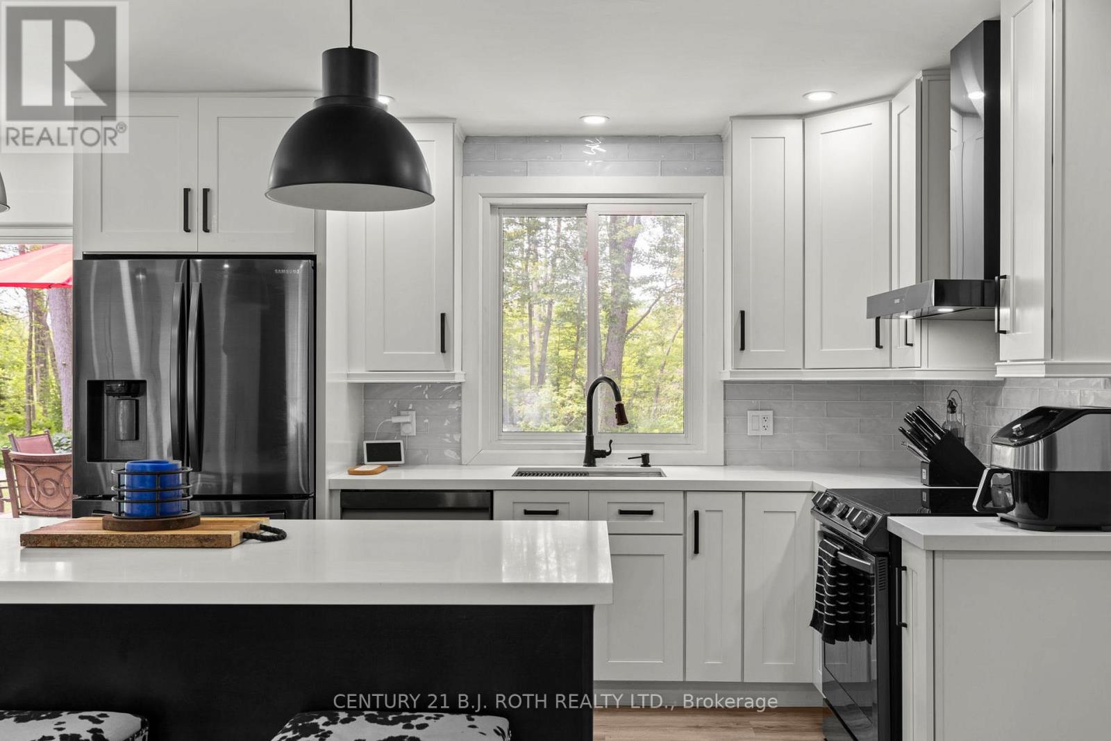 3542 Shadow Creek Road, Severn (West Shore), Ontario  L3V 0V8 - Photo 8 - S13512226