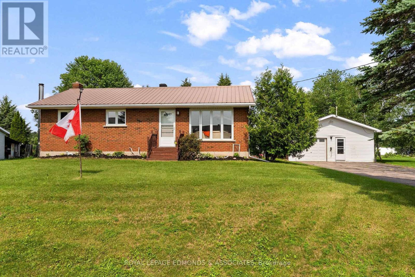 31 CAROL STREET, Laurentian Valley, Ontario