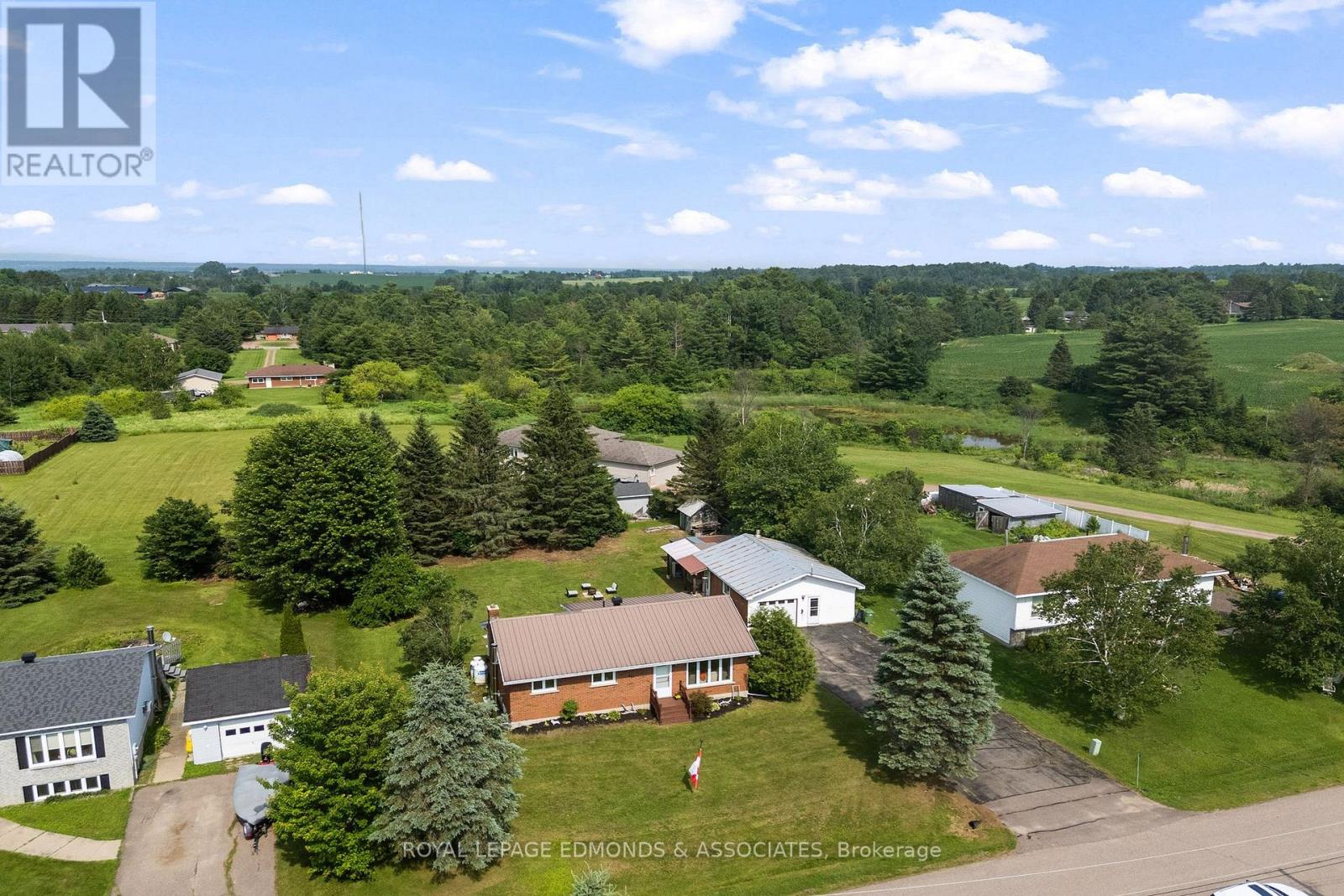 31 Carol Street, Laurentian Valley, Ontario  K8A 6W6 - Photo 4 - X13512586