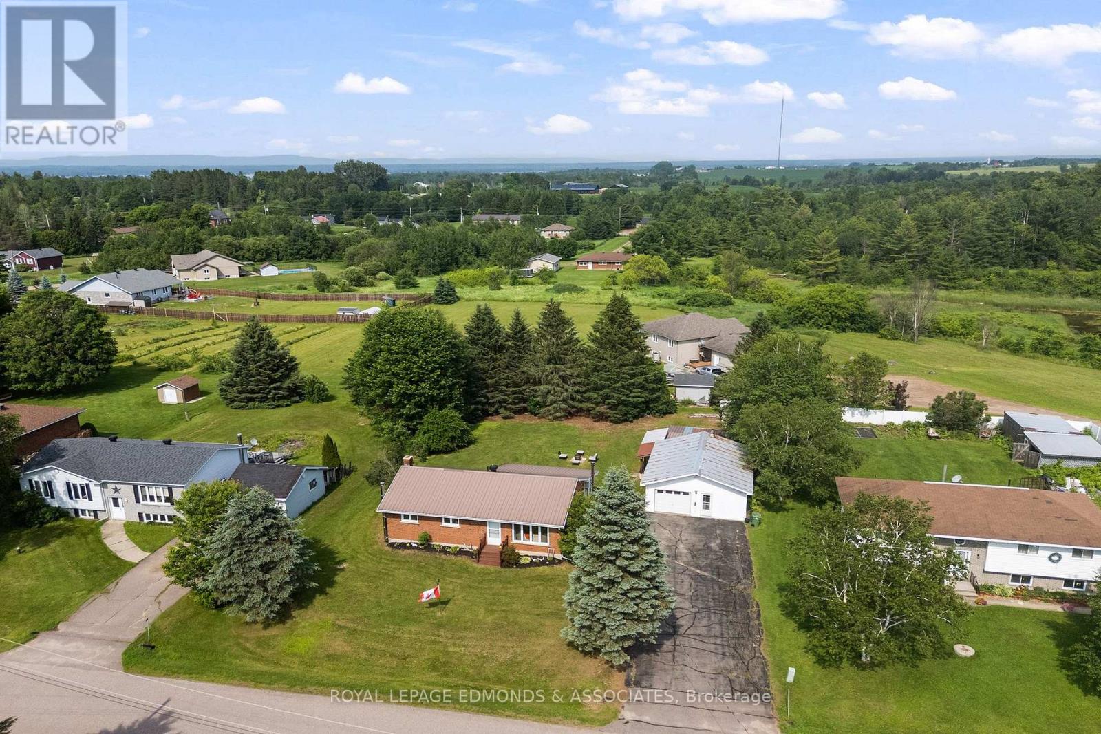 31 Carol Street, Laurentian Valley, Ontario  K8A 6W6 - Photo 5 - X13512586