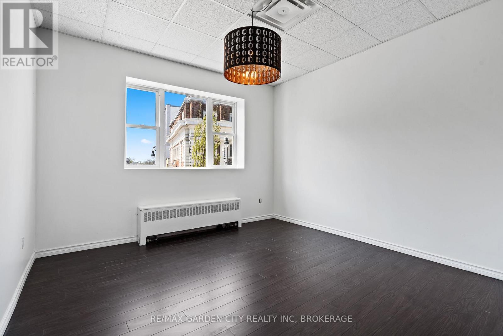 90 St. Paul Street, St. Catharines, Ontario  L2R 3M2 - Photo 13 - X13512530