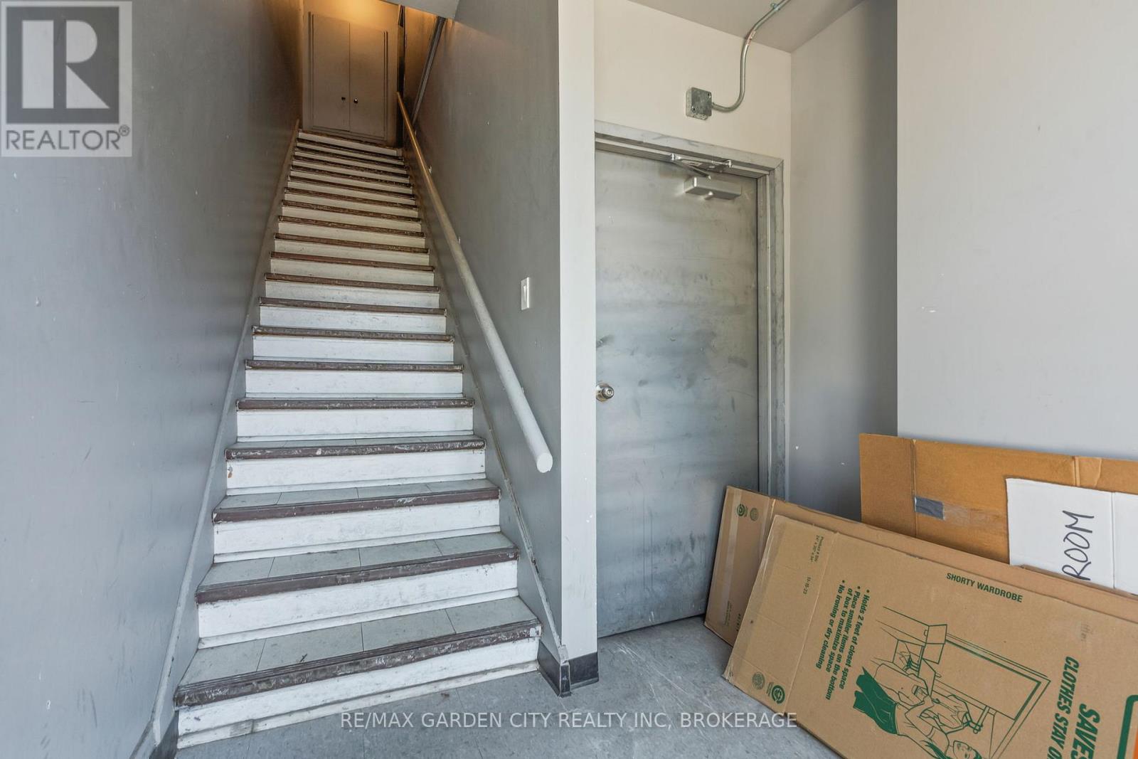 90 St. Paul Street, St. Catharines, Ontario  L2R 3M2 - Photo 4 - X13512530