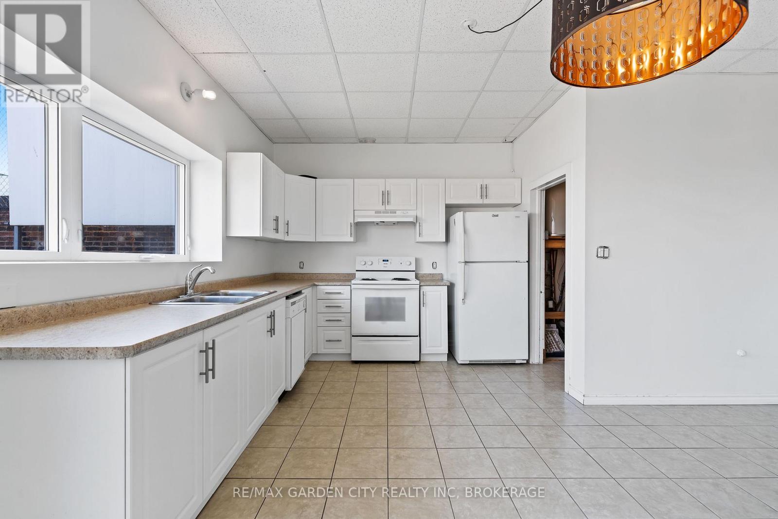 90 St. Paul Street, St. Catharines, Ontario  L2R 3M2 - Photo 7 - X13512530