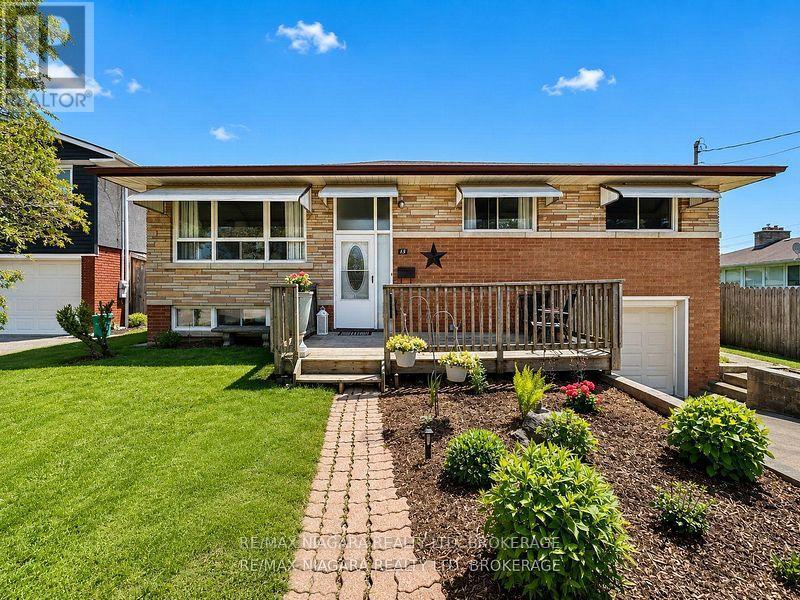 13 Ridgewood Avenue, Port Colborne (Sugarloaf), Ontario L3K 5N5 - Photo 1 - X13512772