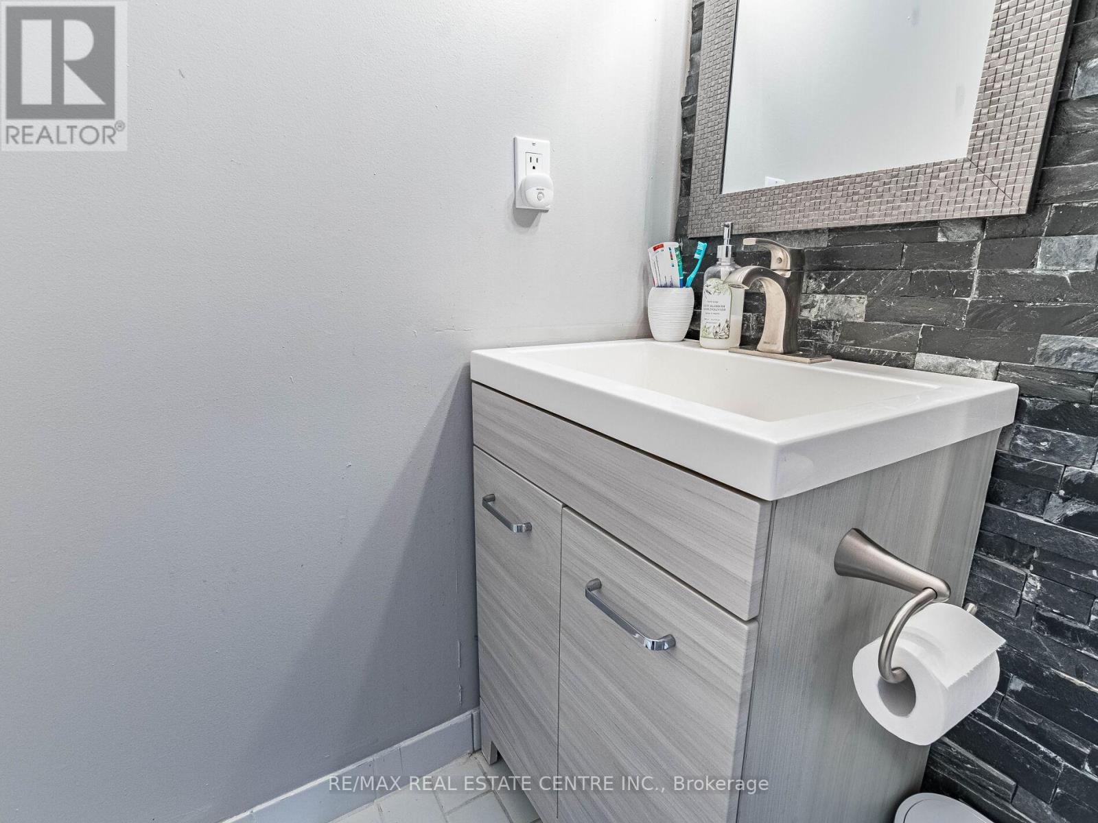 1616 - 250 WEBB DRIVE, Mississauga, Ontario
