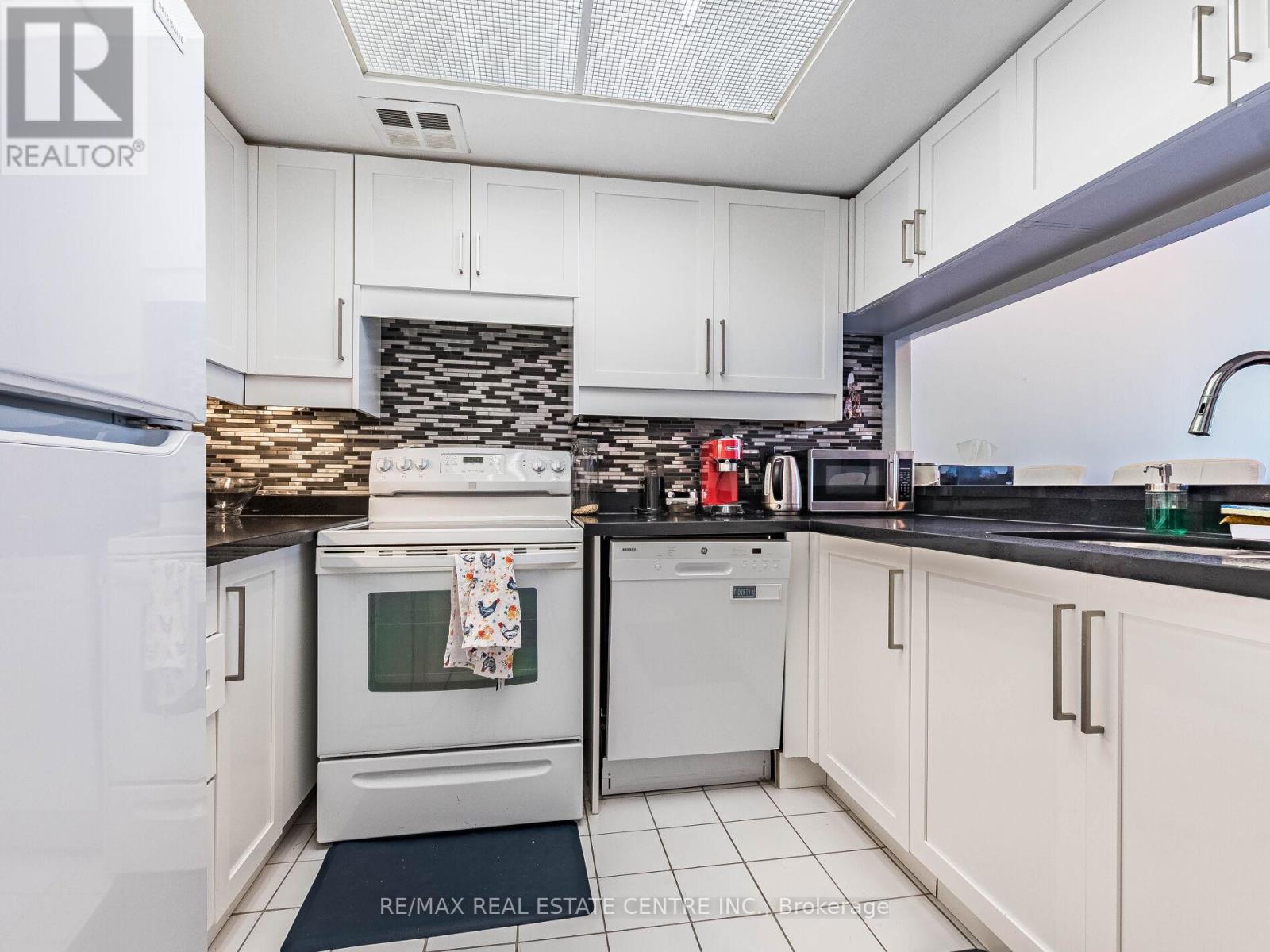 1616 - 250 Webb Drive, Mississauga, Ontario  L5B 3Z4 - Photo 18 - W13512218