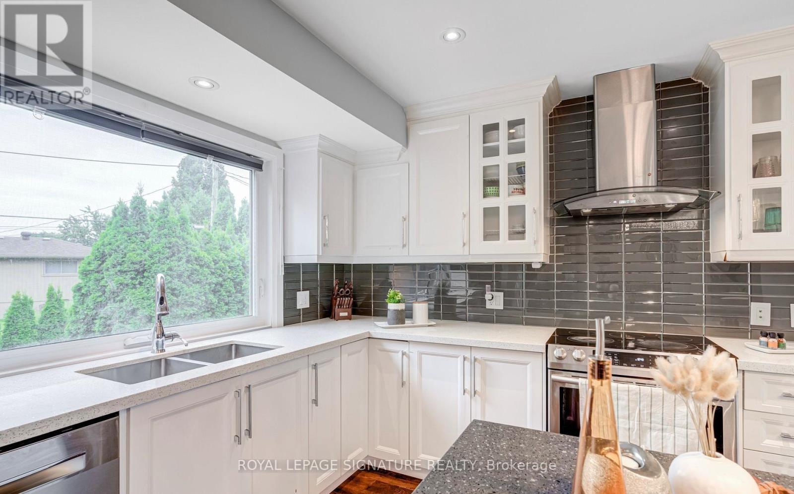 625 Braemore Road, Burlington, Ontario  L7N 3E6 - Photo 3 - W13512260