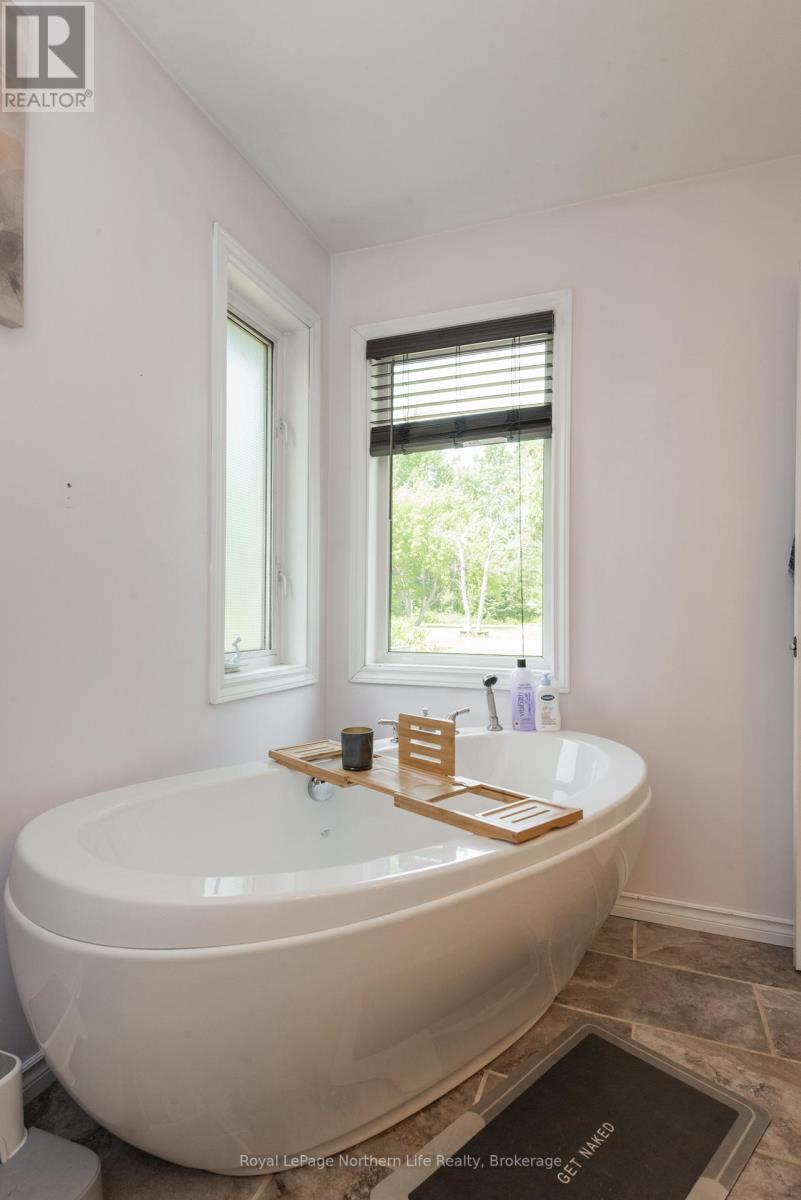 1006 Lakeshore Drive, North Bay, Ontario  P1A 2H3 - Photo 40 - X13512580