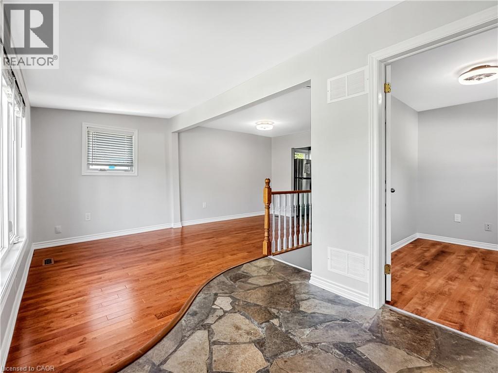 21 Fife Street W, Caledonia, Ontario  N3W 1J1 - Photo 3 - 40844088