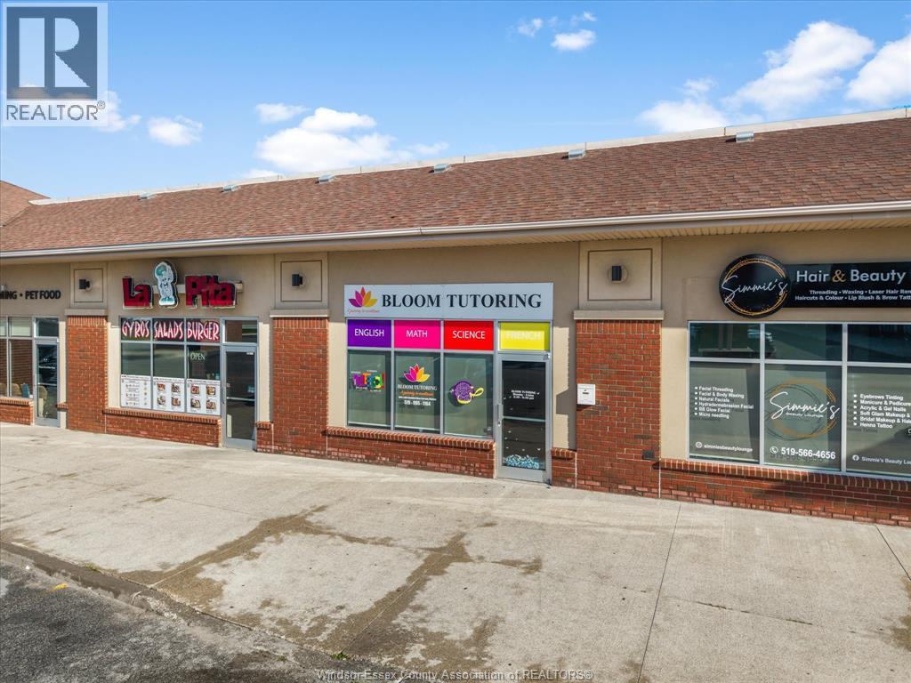 2055 SANDWICH WEST PARKWAY, LaSalle, Ontario