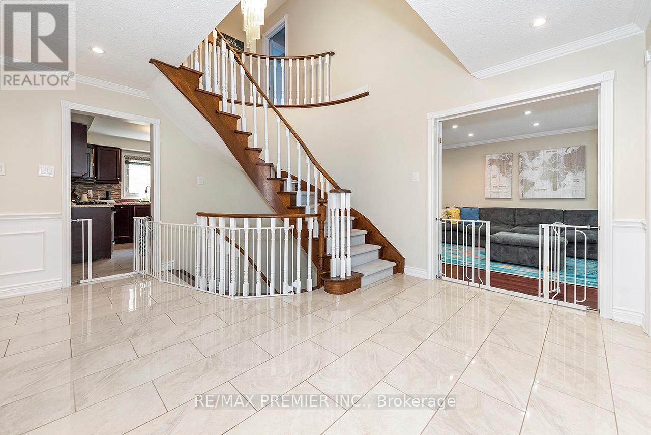 4 Bourbon Road, Vaughan, Ontario  L4L 6Y6 - Photo 6 - N13511534