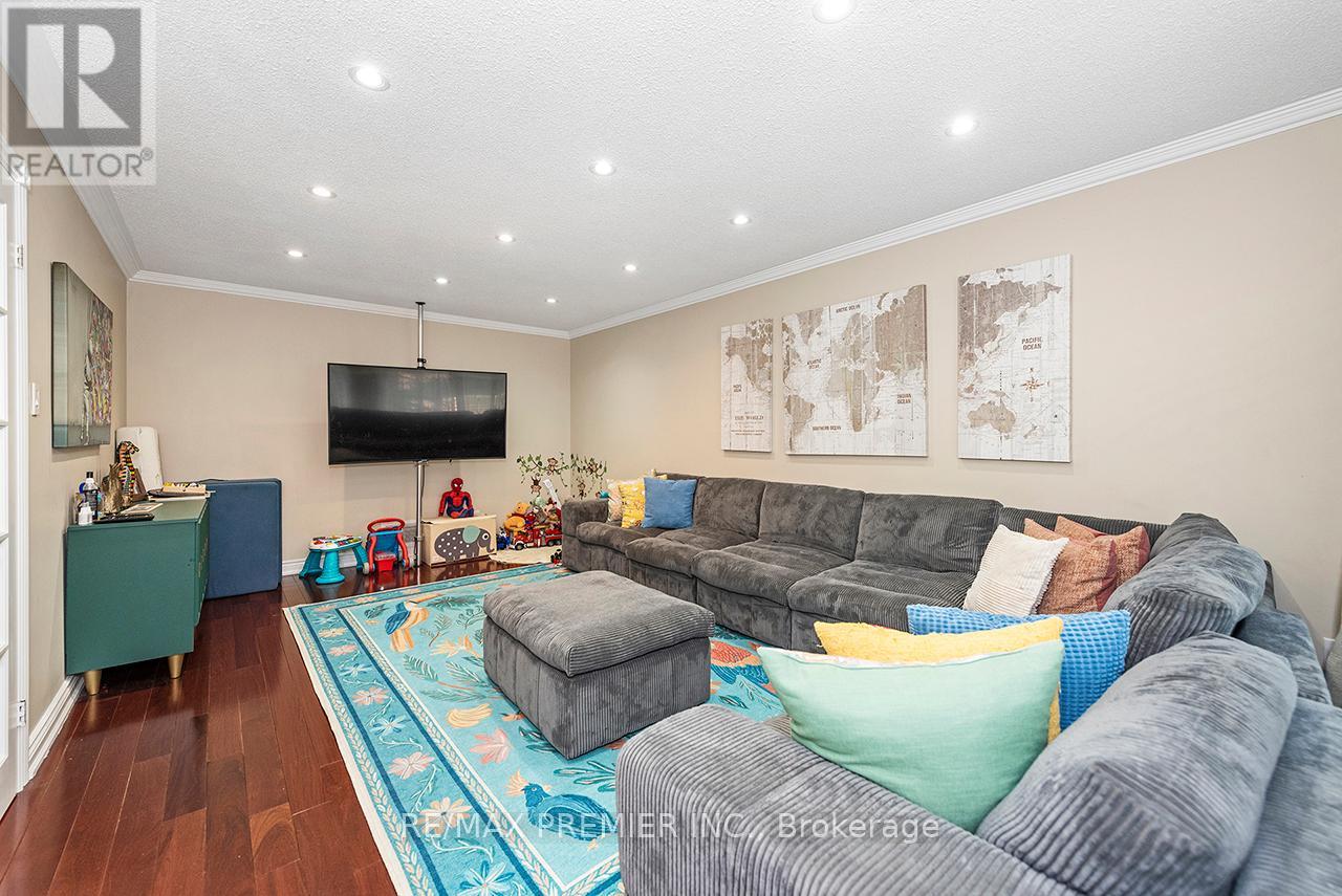 4 Bourbon Road, Vaughan, Ontario  L4L 6Y6 - Photo 7 - N13511534
