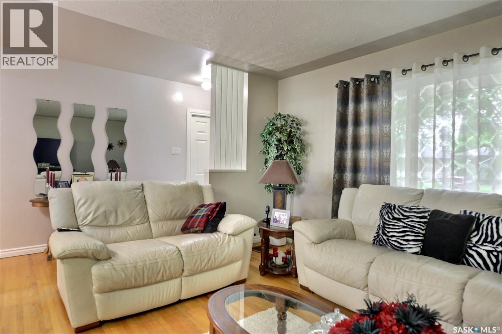 204 Rae Street, Regina, Saskatchewan  S4R 3L8 - Photo 4 - SK041272