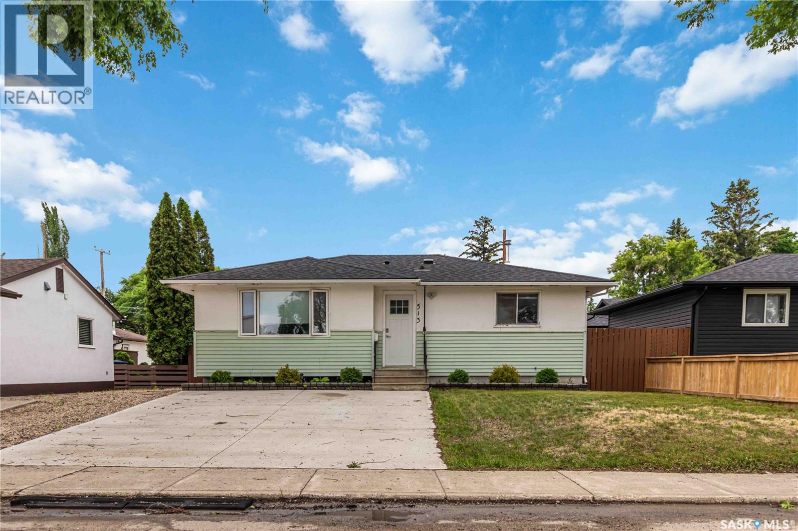 513 W Avenue N, Saskatoon, Saskatchewan  S7L 3H2 - Photo 1 - SK041095