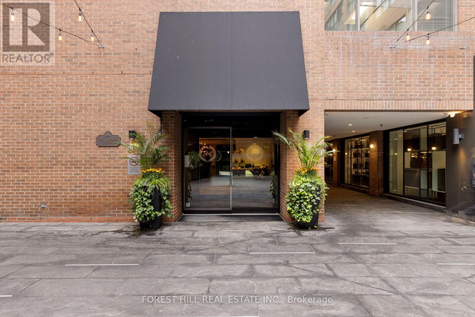 404 - 164 Cumberland Street, Toronto, Ontario  M5R 1A8 - Photo 2 - C13512454