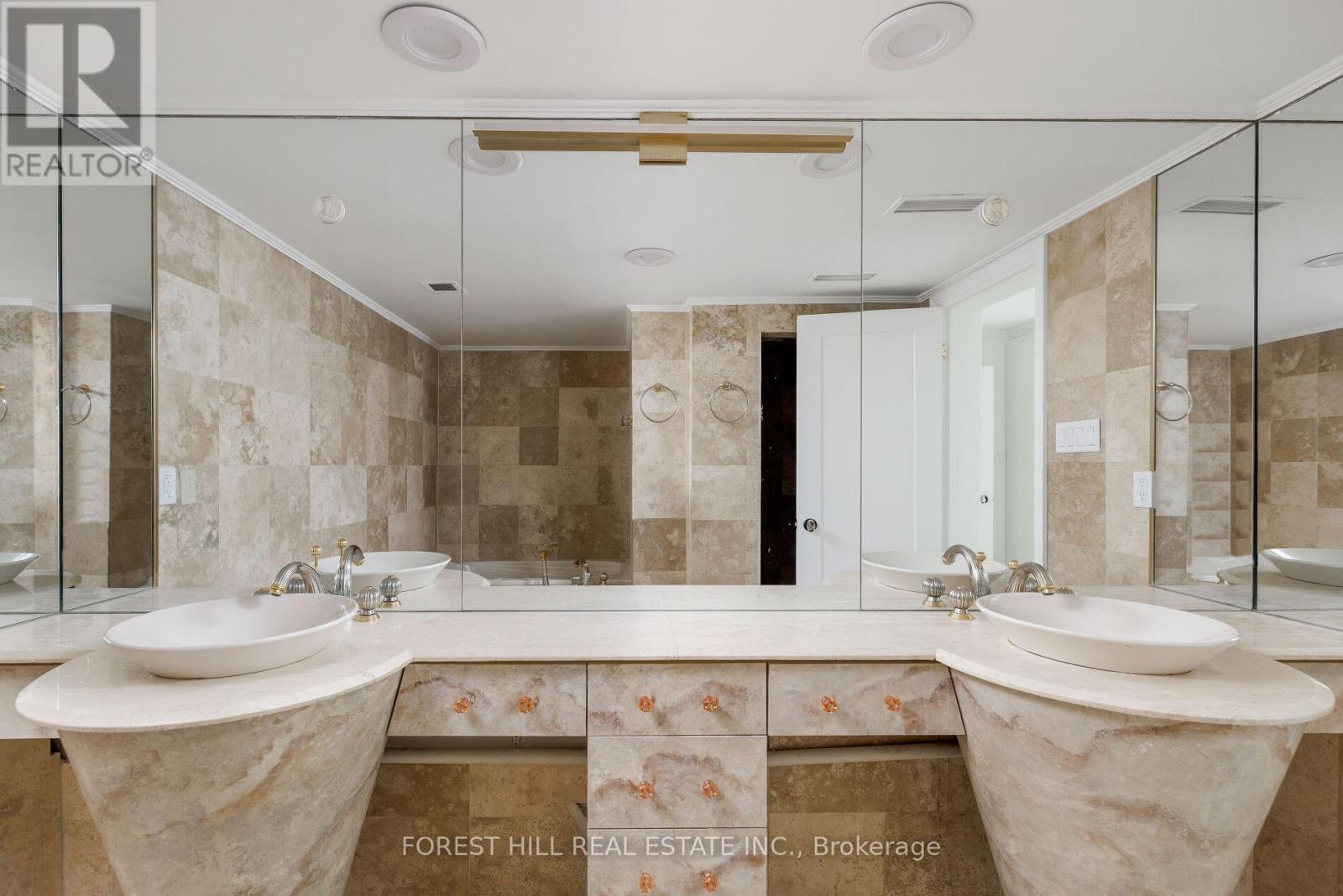 404 - 164 Cumberland Street, Toronto, Ontario  M5R 1A8 - Photo 23 - C13512454