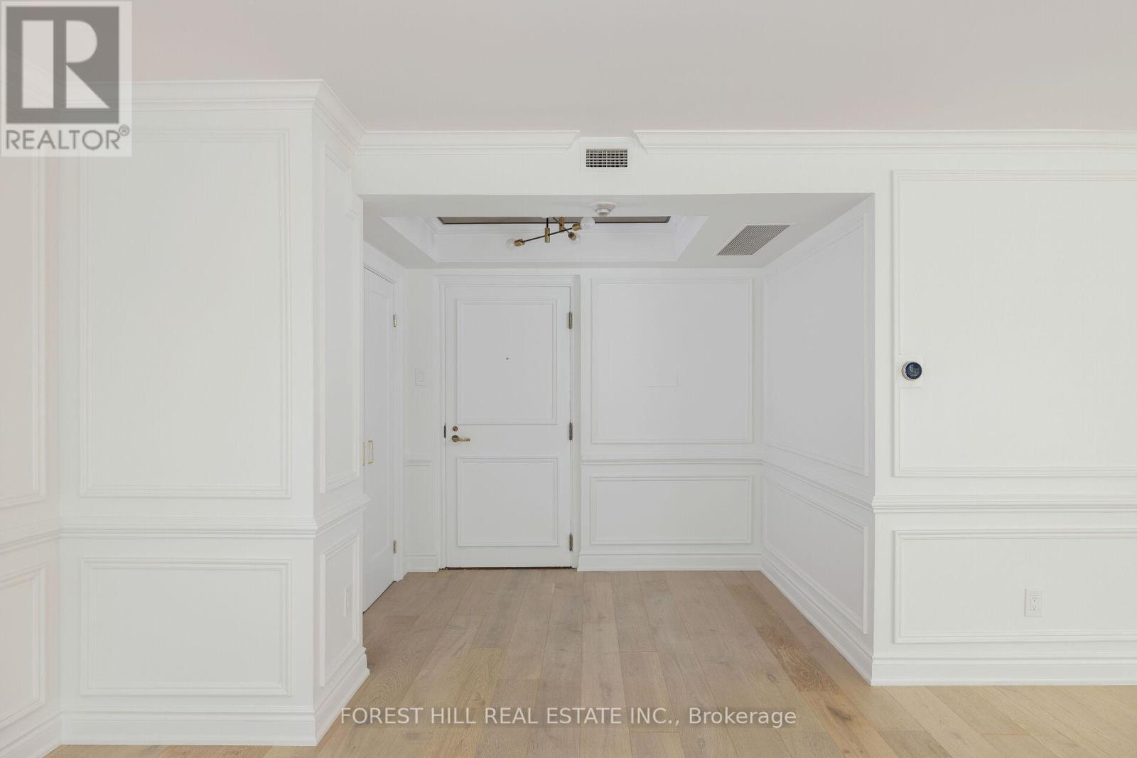 404 - 164 Cumberland Street, Toronto, Ontario  M5R 1A8 - Photo 5 - C13512454